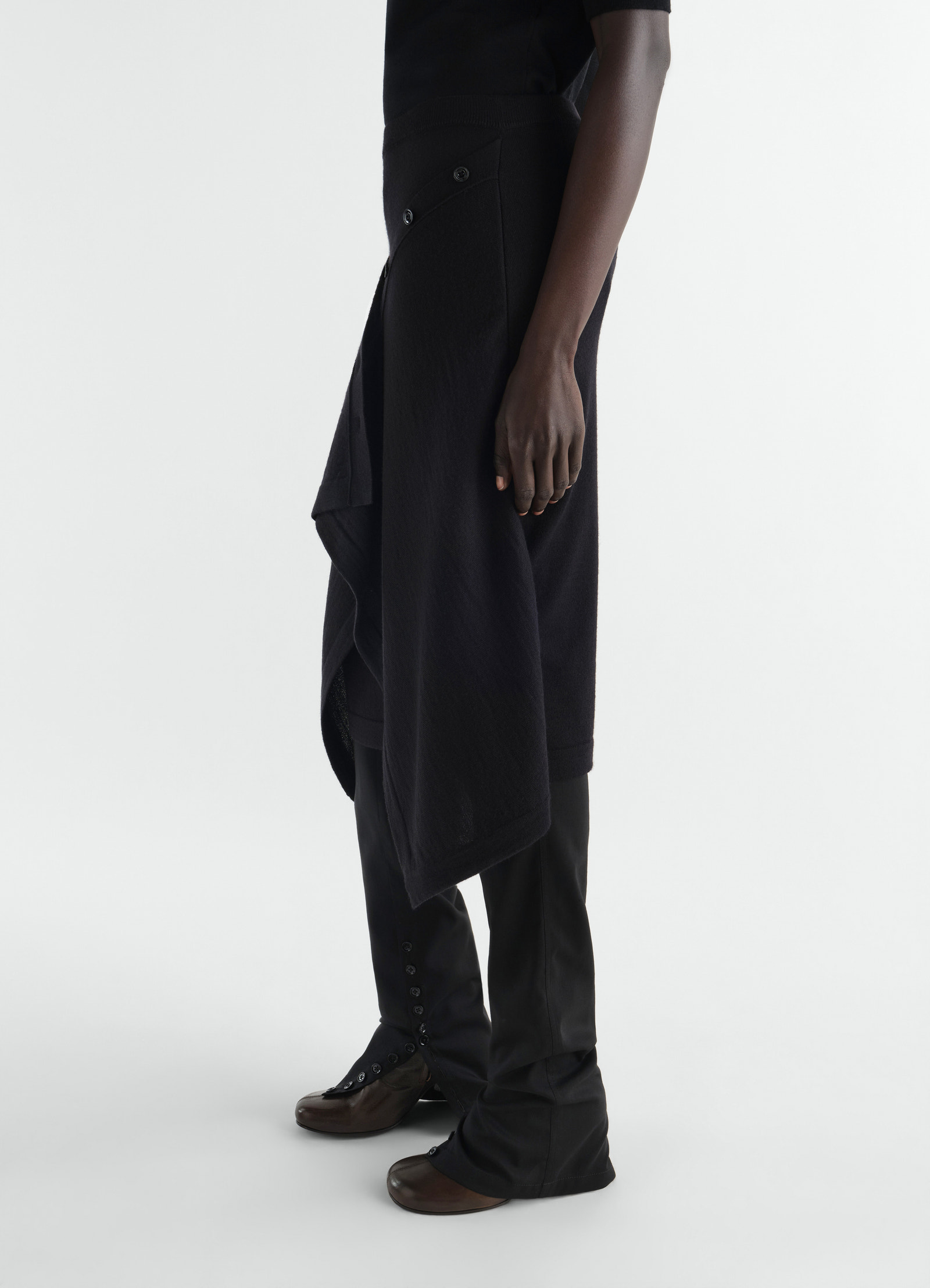 Buttoned skirt in merino wool blend