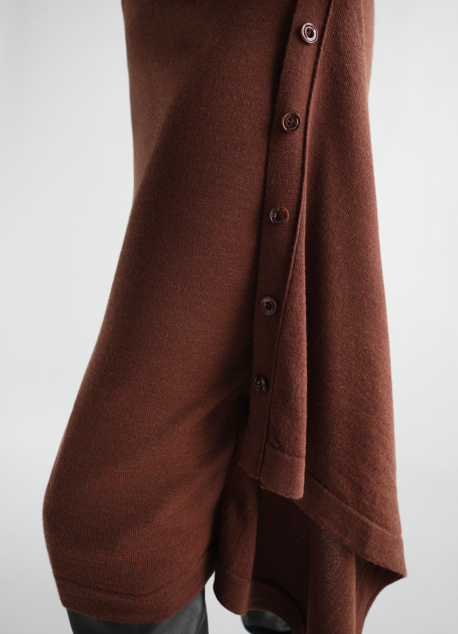 Buttoned skirt in merino wool blend