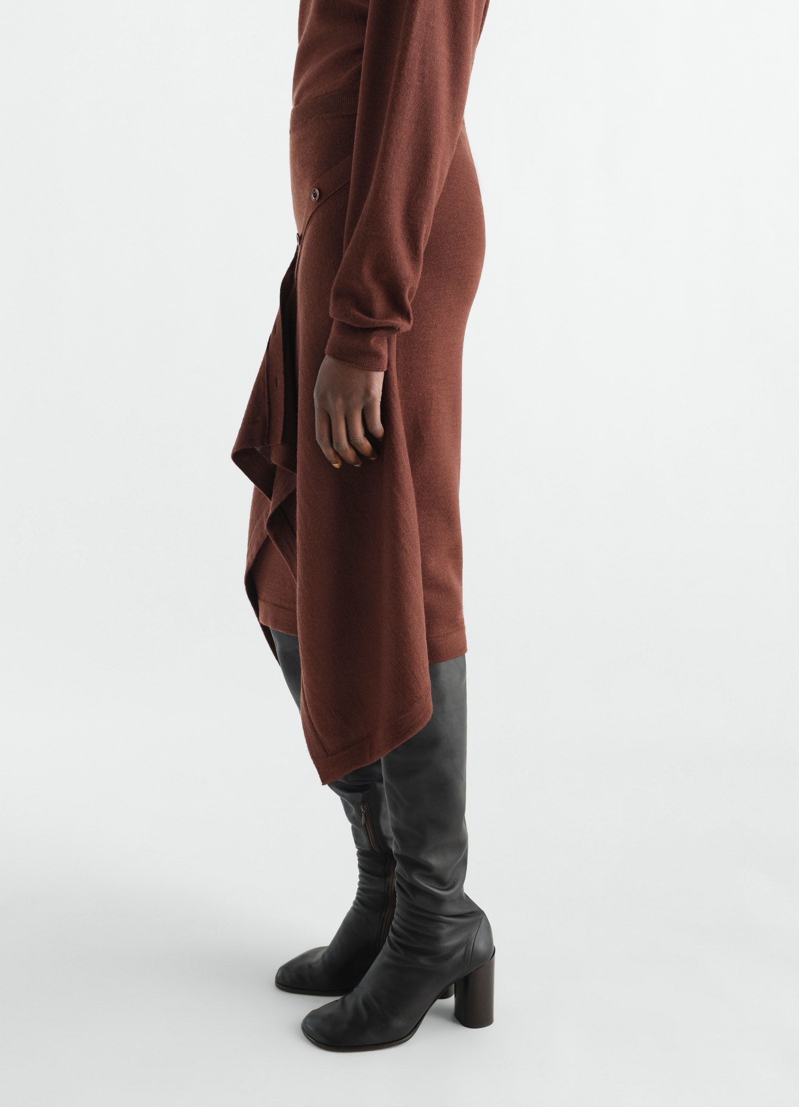 Buttoned skirt in merino wool blend