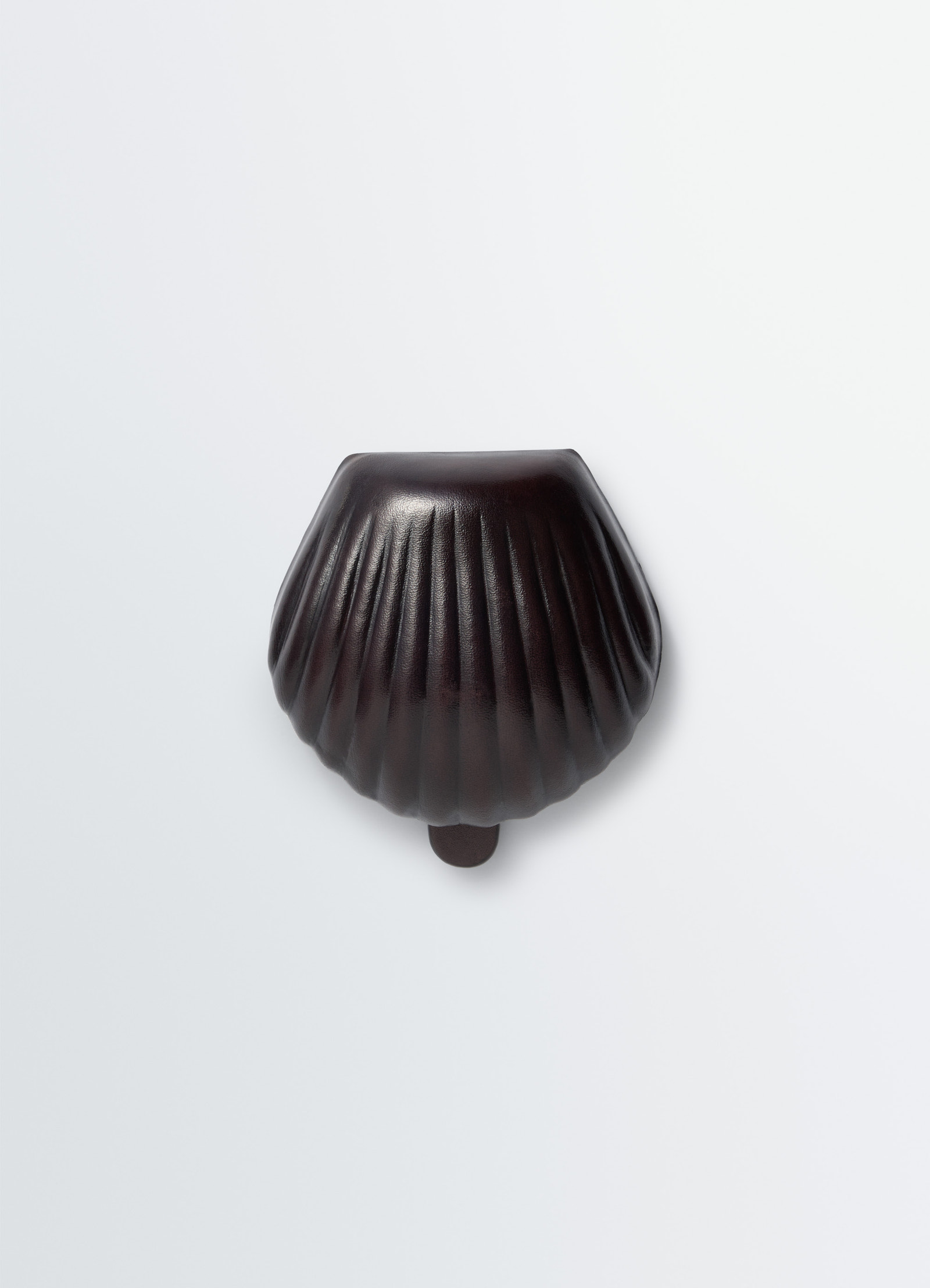 Carlos shell coin purse in smooth patina leather, product shot, front view sculptural shell shape
