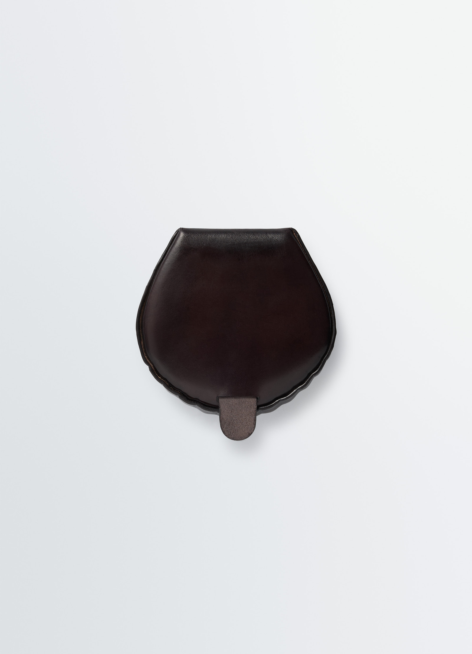 Carlos shell coin purse in smooth patina leather, product shot, back view curved clasp detail