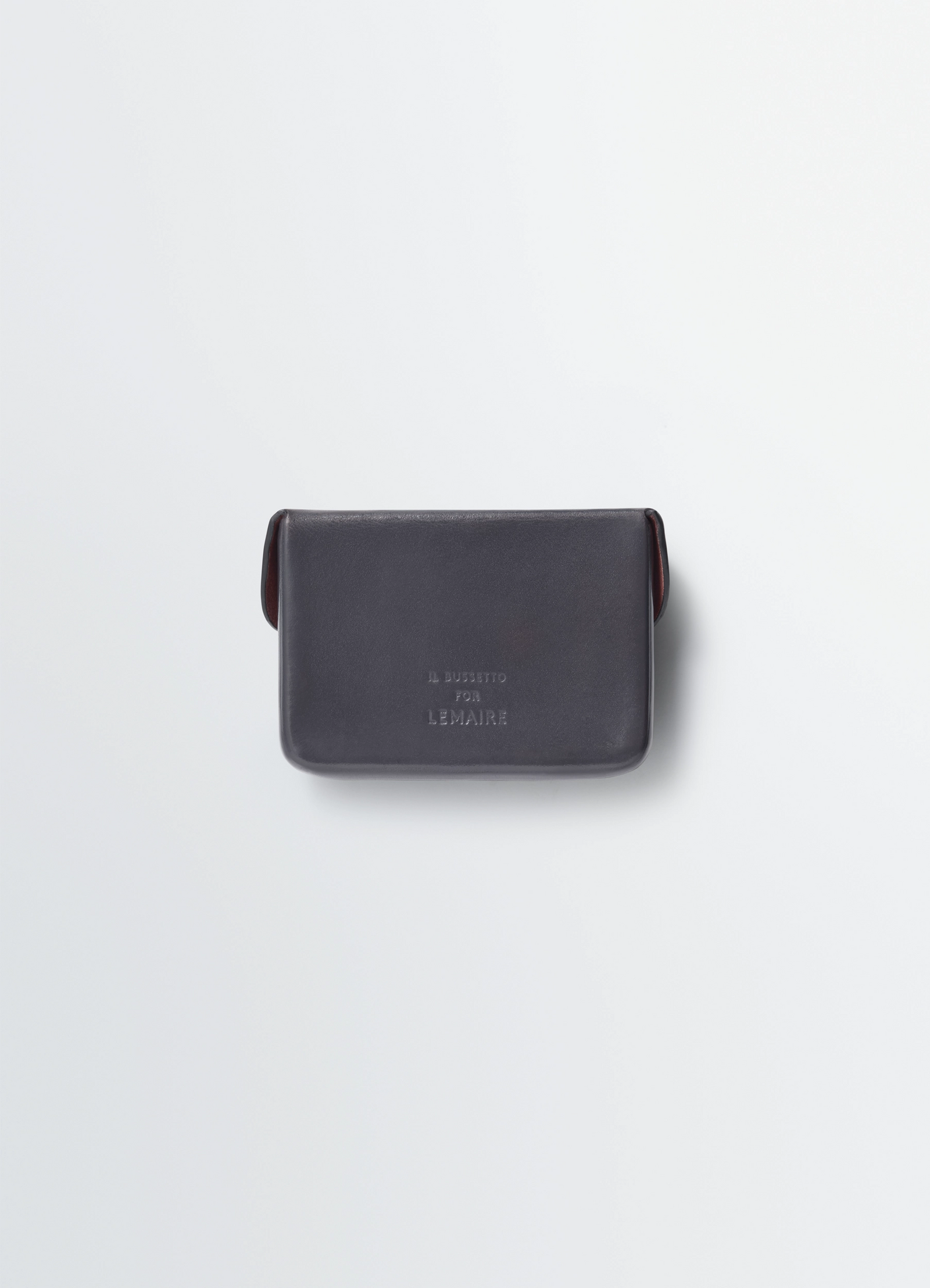 Il bussetto for lemaire card holder in vegetable-tanned cowhide, product shot, back view embossed branding detail