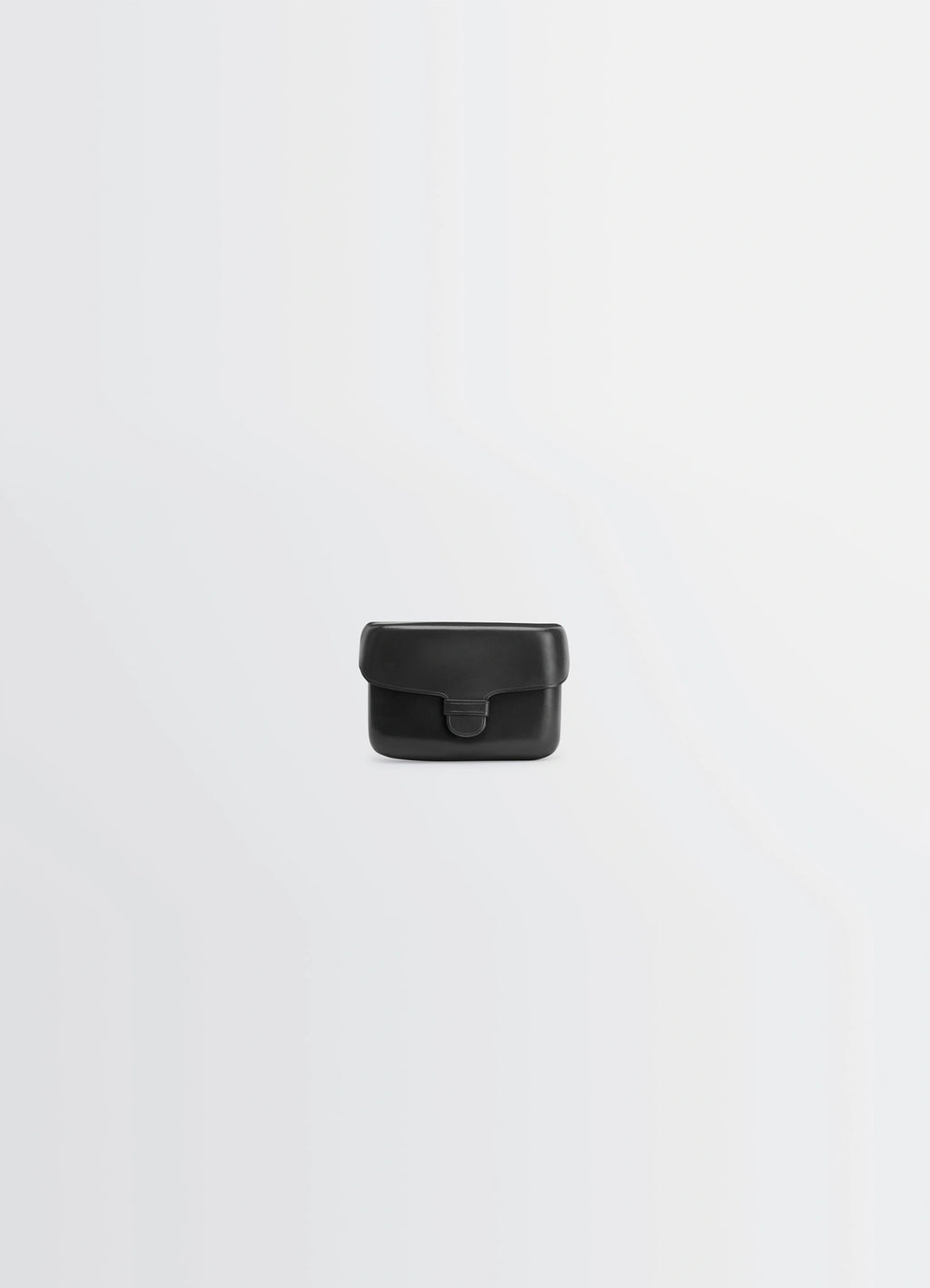 IL BUSSETTO FOR LEMAIRE CARD HOLDER in Black molded vegetable-tanned leath, product shot, Front view Compact and sleek