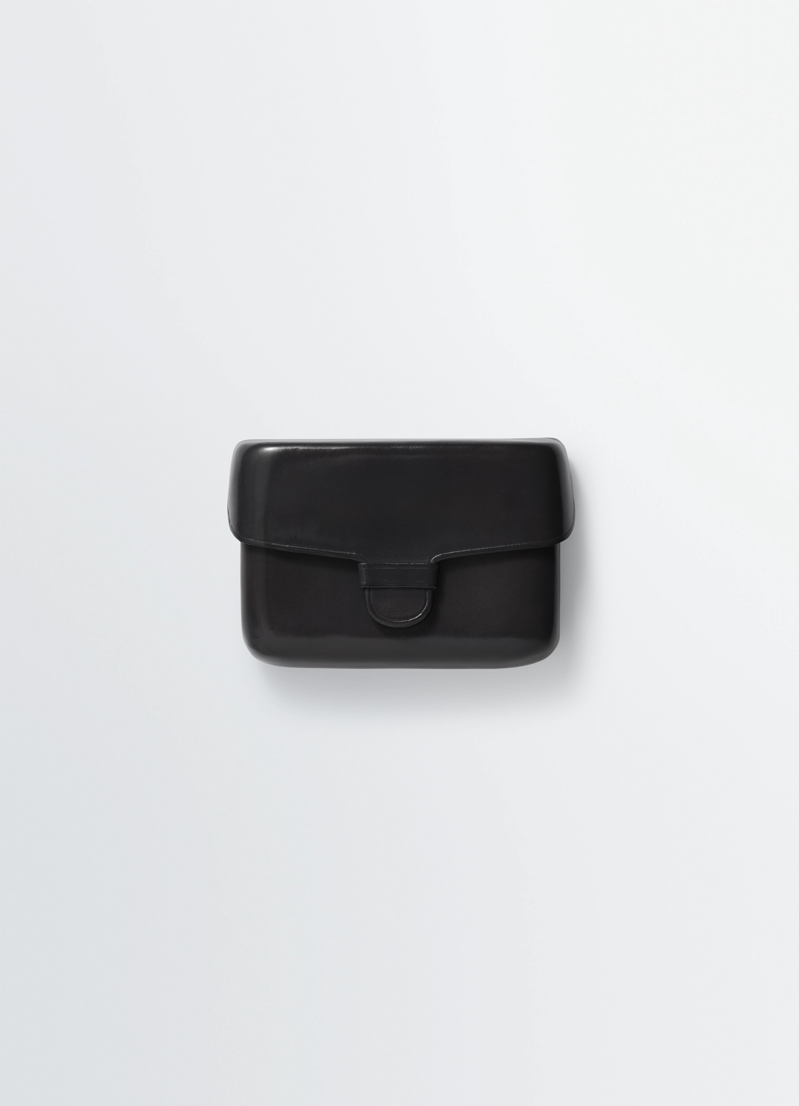 Il bussetto for lemaire card holder in black vegetable-tanned leather, product shot, front view molded and patinated