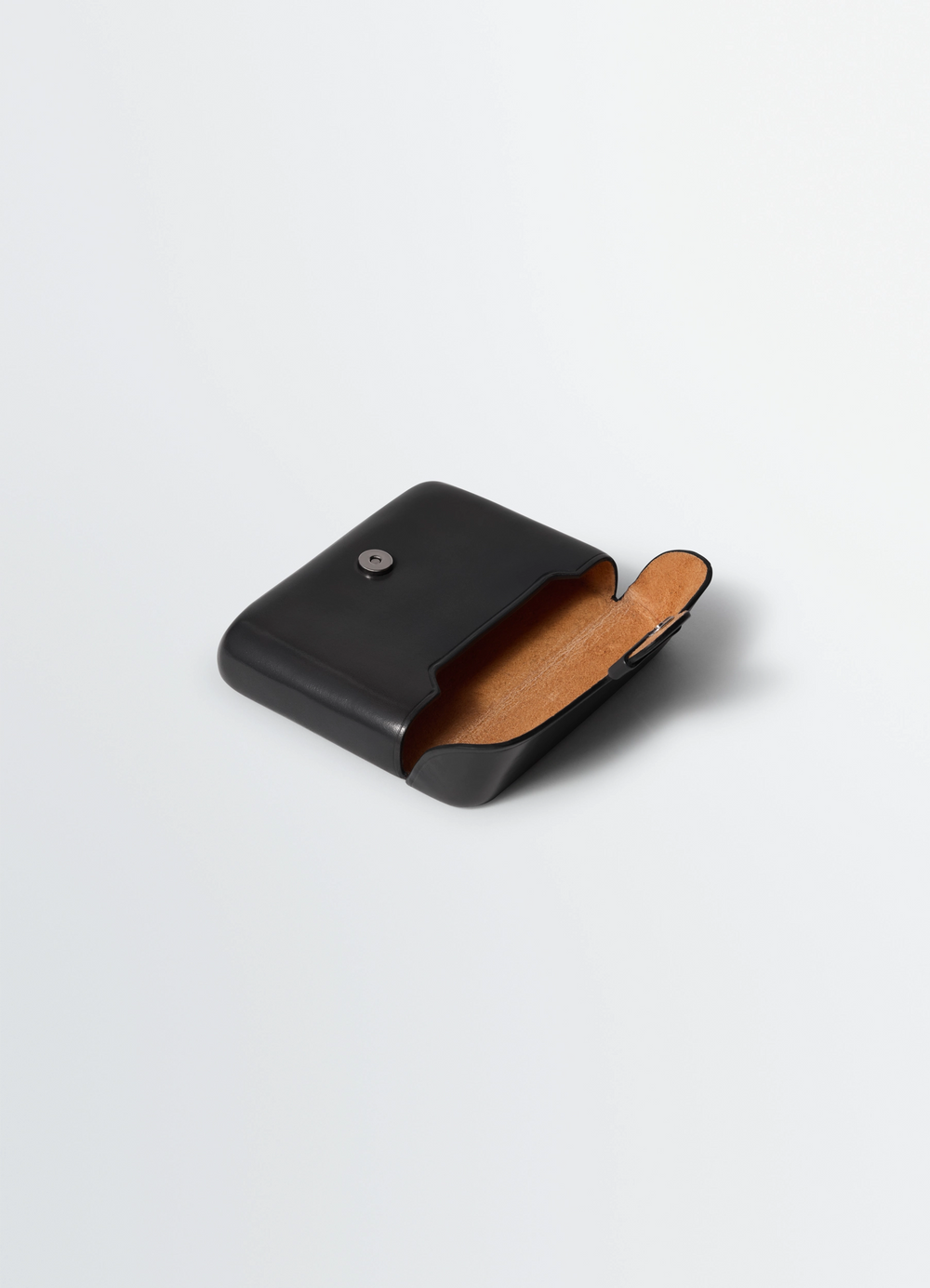 Il Bussetto for Lemaire Card Holder in Black Vegetable-Tanned Leather, product shot, open top view smooth minimalist design