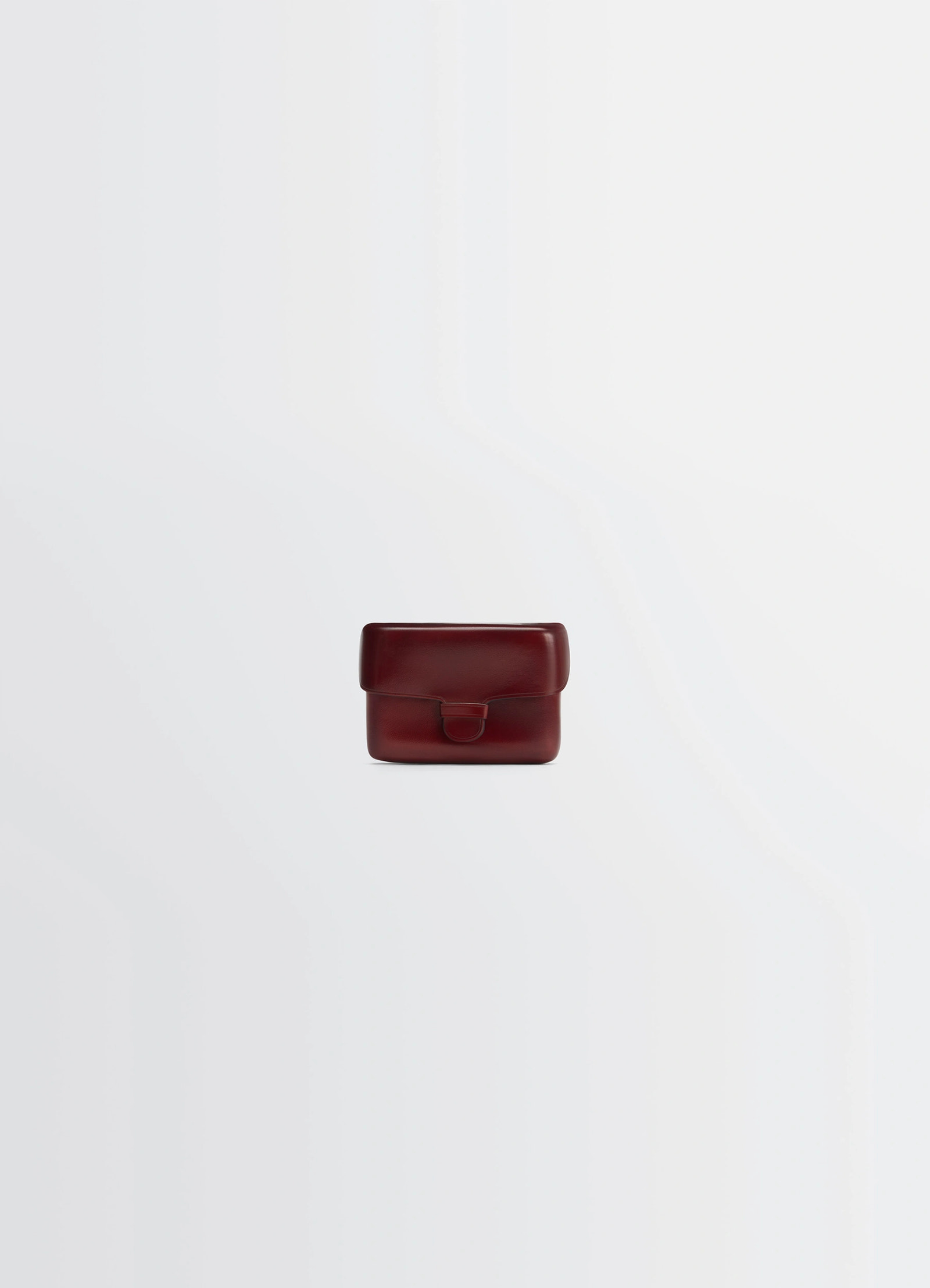 Il bussetto for lemaire card holder in patinated vegetable-tanned leather, product shot, front view compact and sleek design