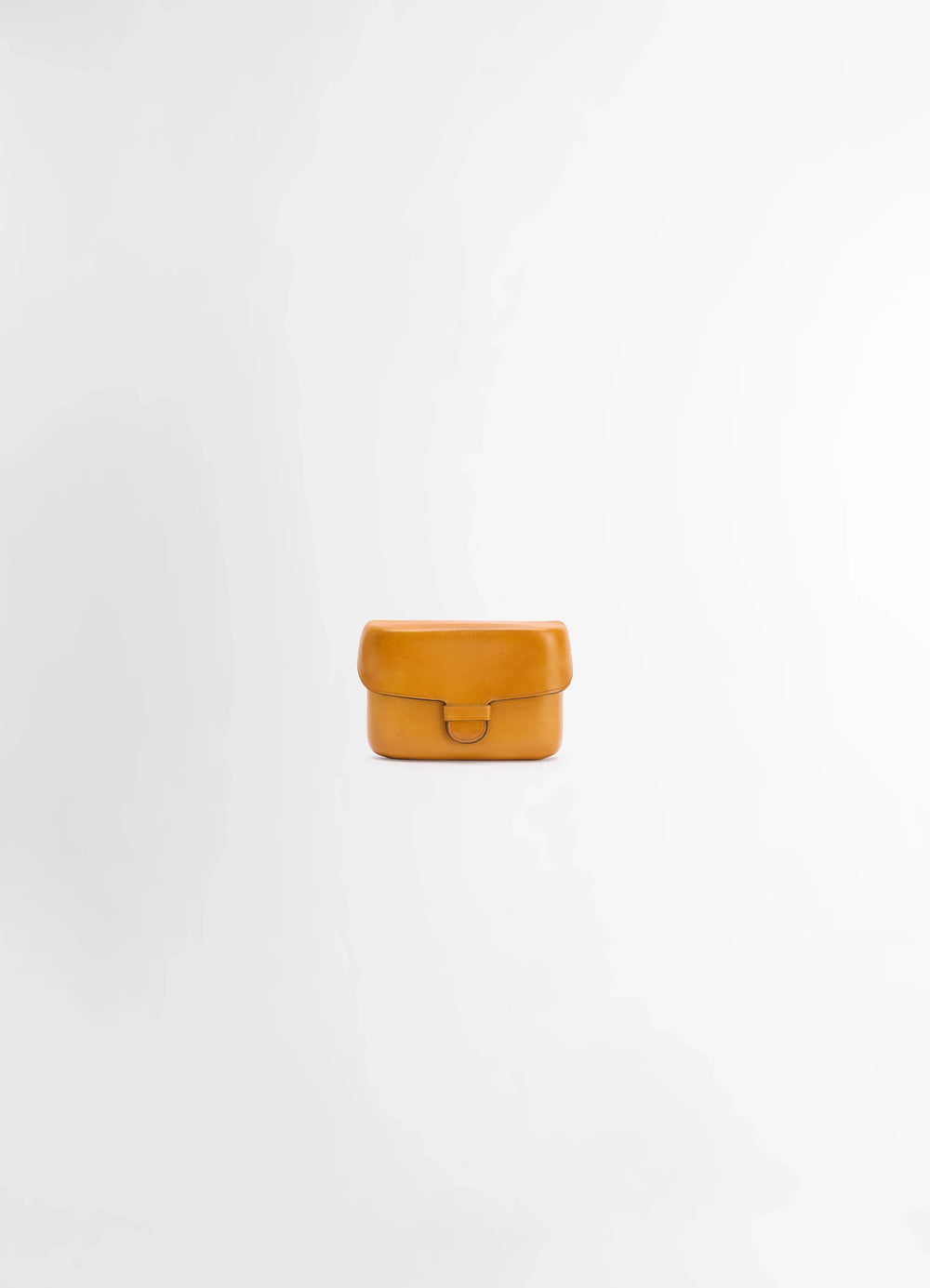 Il Bussetto for Lemaire Card Holder in Vegetable-Tanned Cowhide, product shot, Front view Compact smooth finish