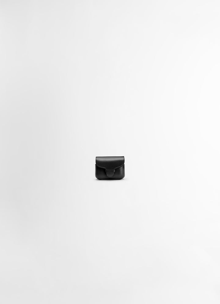 IL BUSSETTO FOR LEMAIRE AIRPODS PRO in patinated vegetable-tanned leather, product shot, front view compact and minimalist de