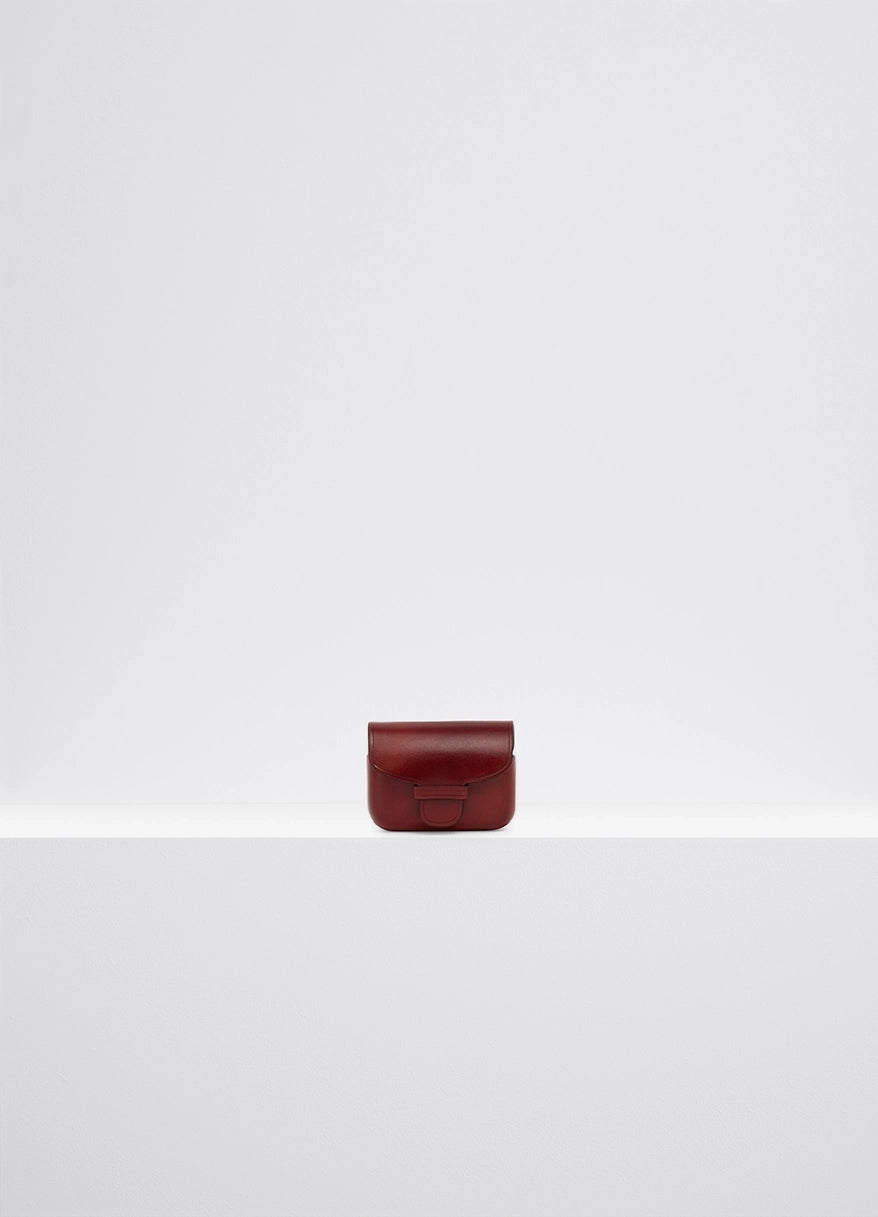 Il Bussetto for Lemaire AirPods Pro in Vegetable-tanned cowhide, product shot, Front view Compact and smooth finish