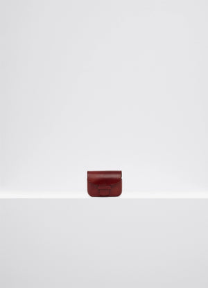Il bussetto for lemaire airpods pro in vegetable-tanned cowhide, product shot, front view compact and smooth finish