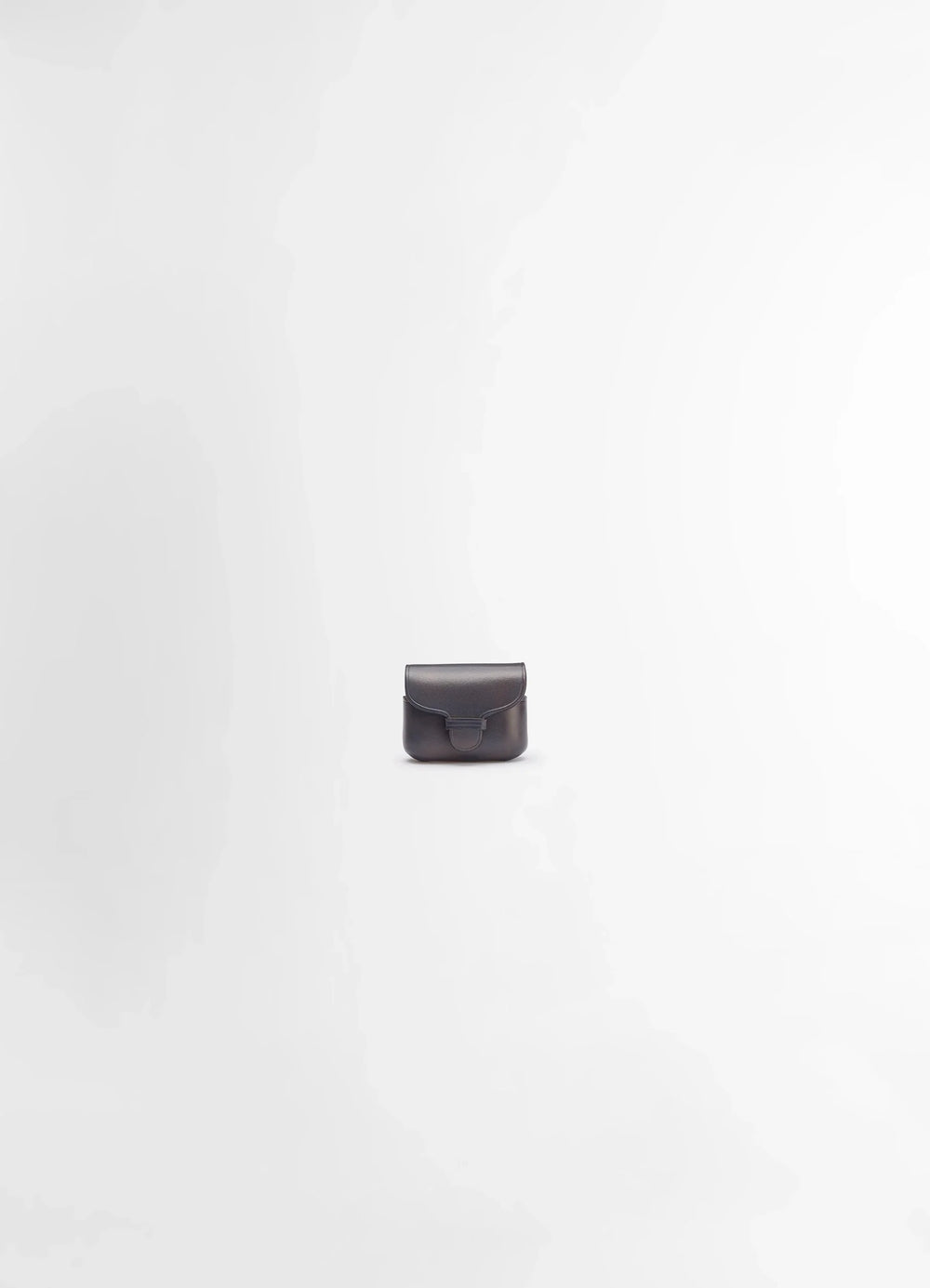 IL BUSSETTO FOR LEMAIRE AIRPODS PRO in vegetable-tanned cowhide, product shot, front view compact smooth finish