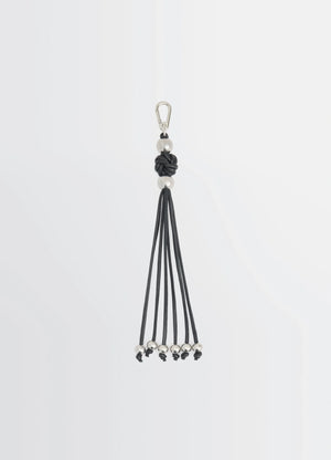 INFINITE LOVE KNOT KEY RING in Nappa lamb leather, product shot, Front view Infinity knot, tassel