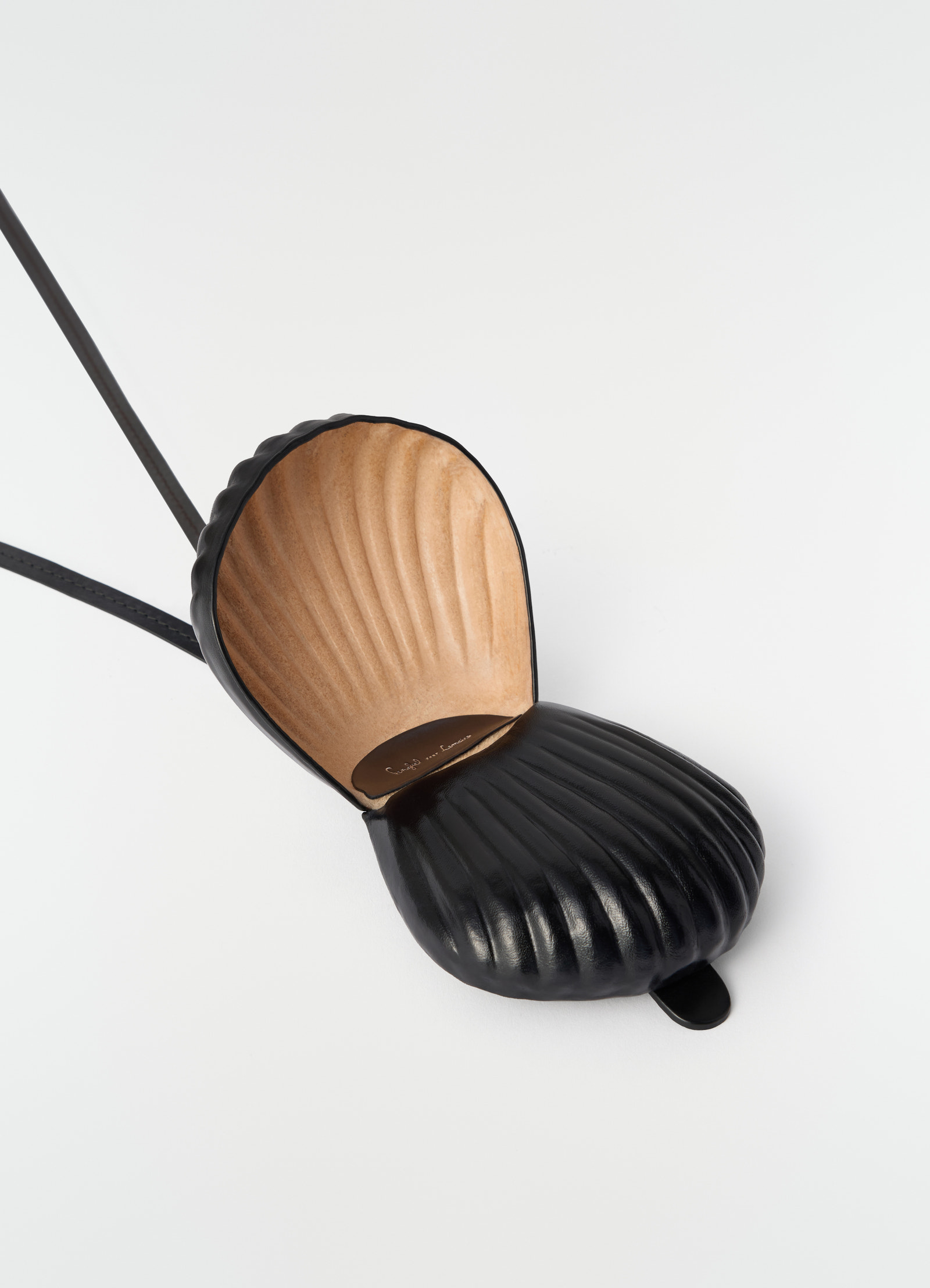 Collar con monedero carlos shell de piel