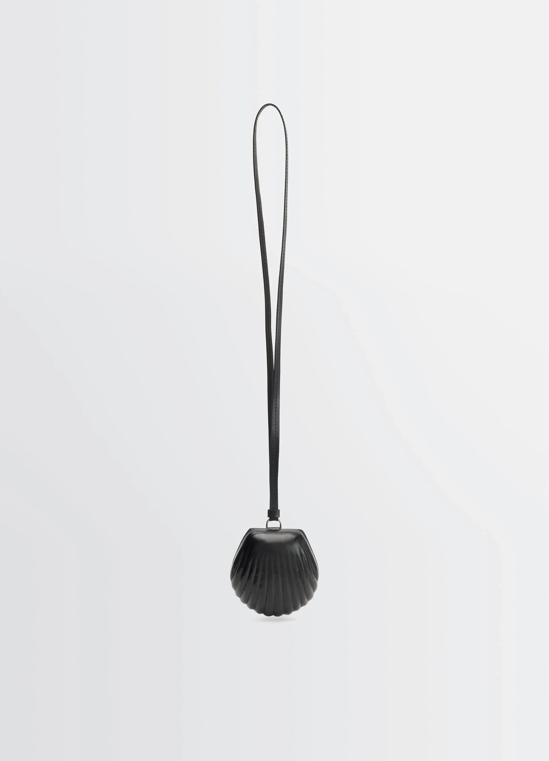 Black Carlos Shell Coin Purse Necklace | LEMAIRE