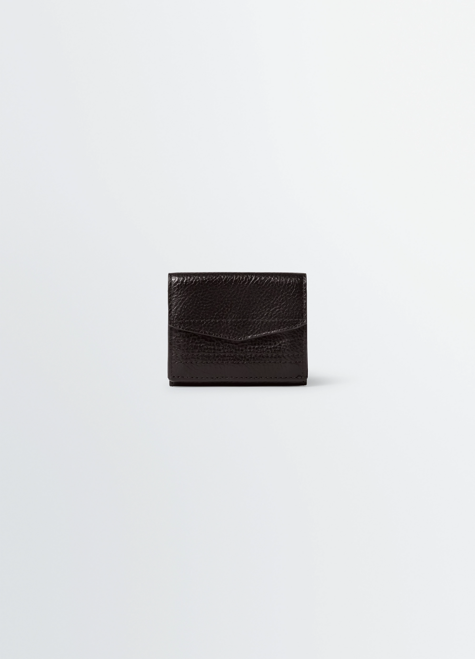 Gear trifold wallet in glossy vegetable-tanned leather, product shot, front view textured finish