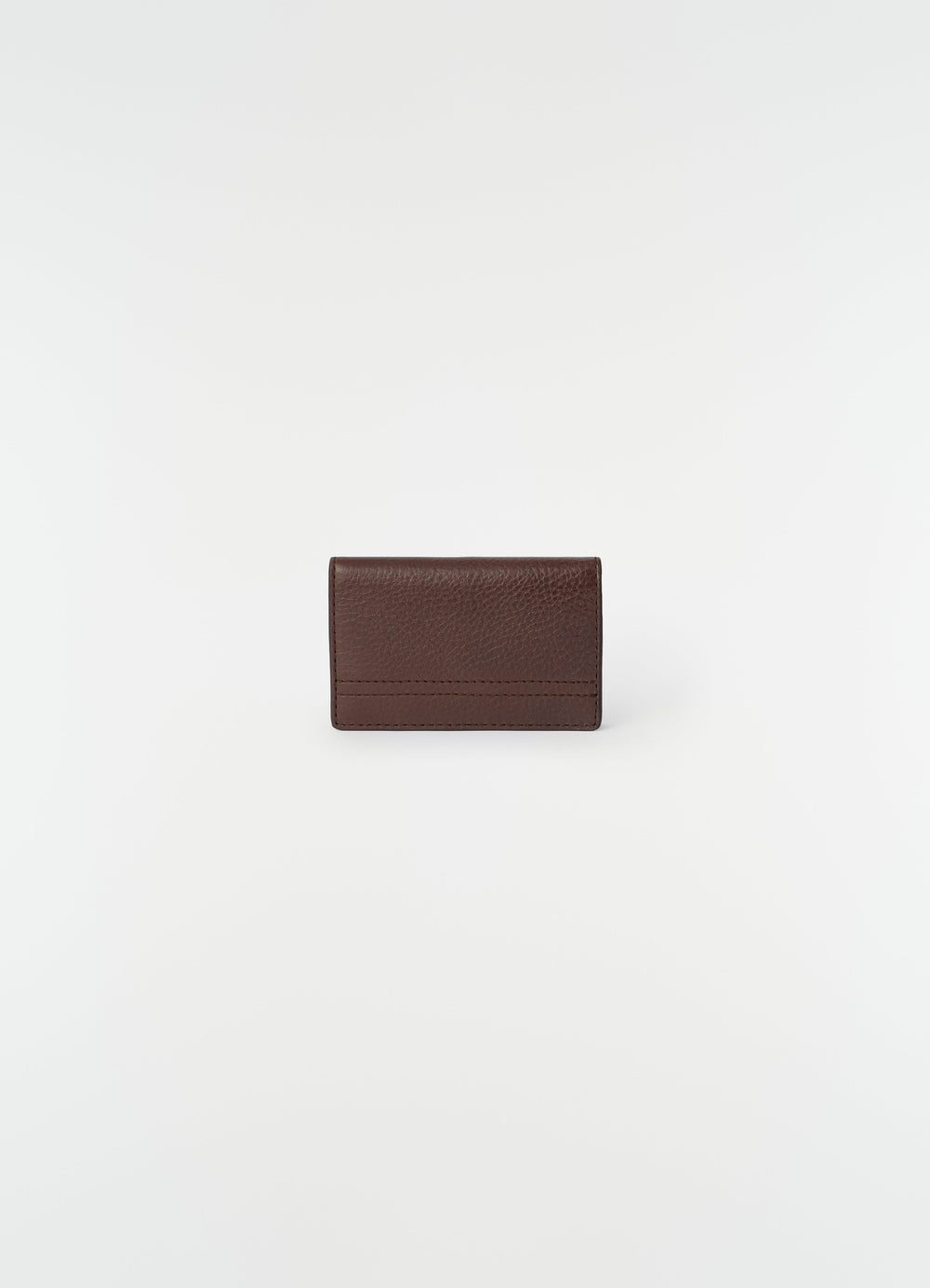 Mini-pochette Gear en cuir, coloris marron, vue produit sur fond blanc, vue de face, poches visibles, texture visible