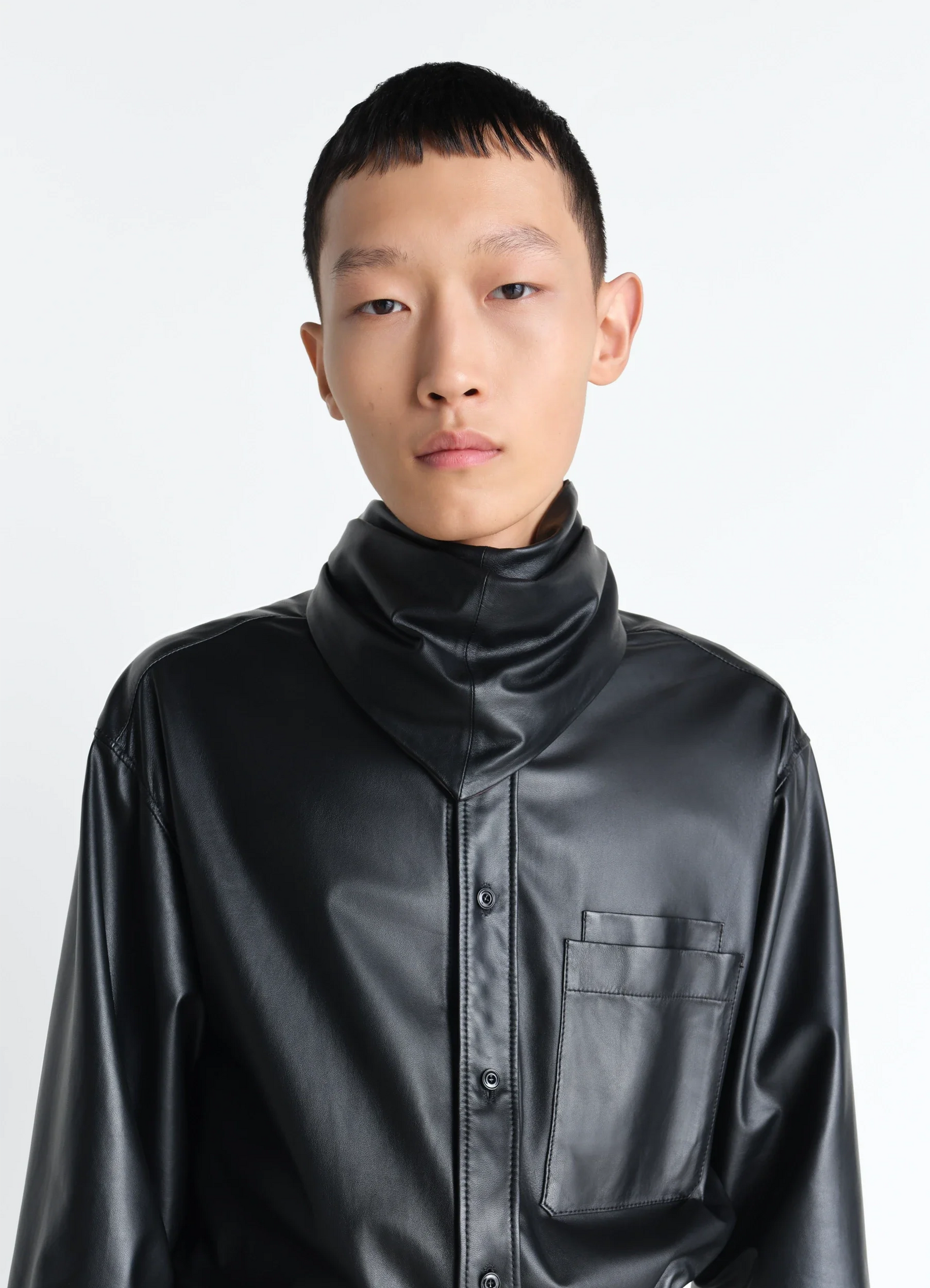 Leather triangle scarf in nappa lamb leather, model shot, close-up view worn high around neck