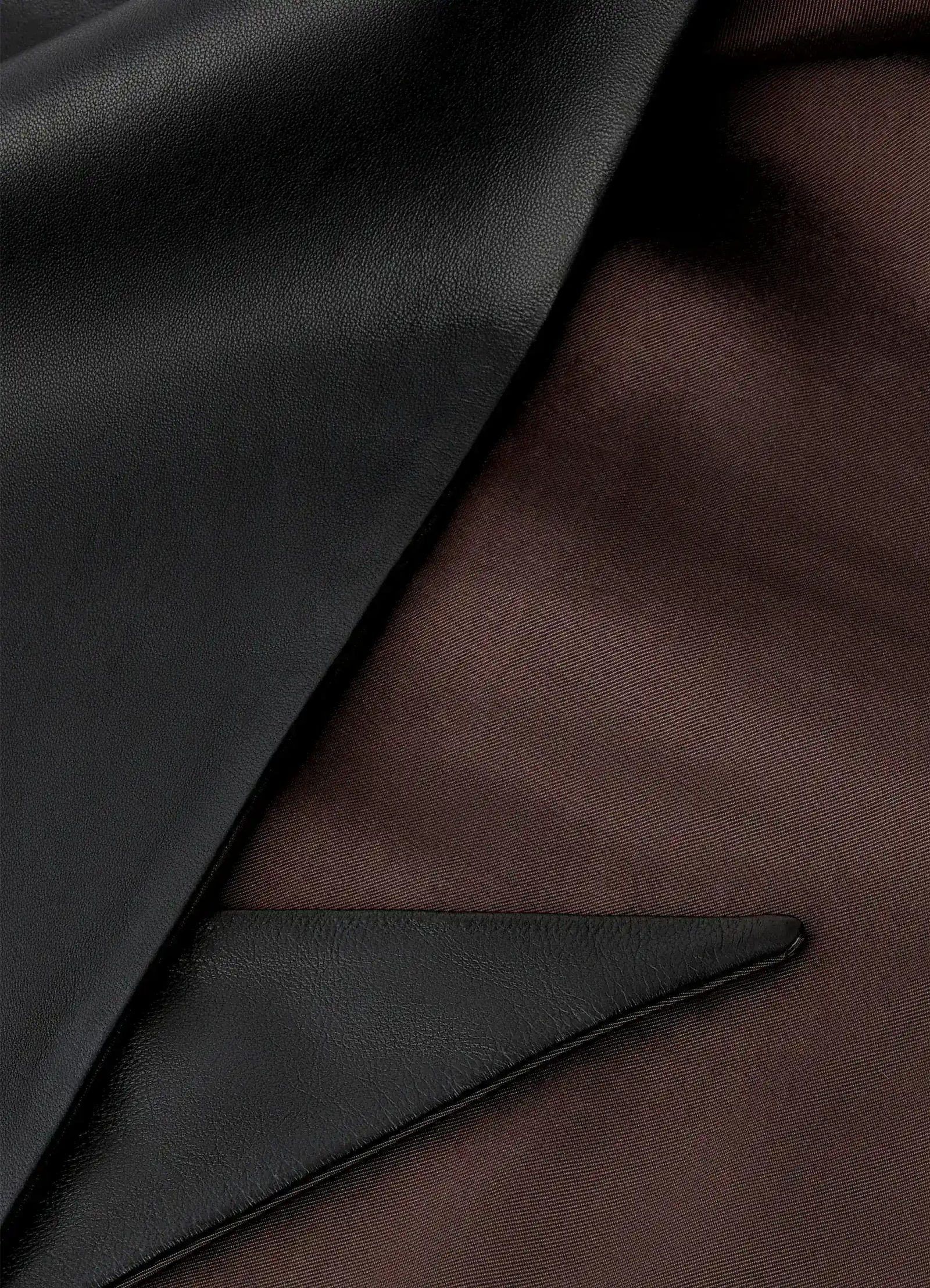 Leather triangle scarf in nappa lamb leather, product shot, detailed texture shot smooth leather finish