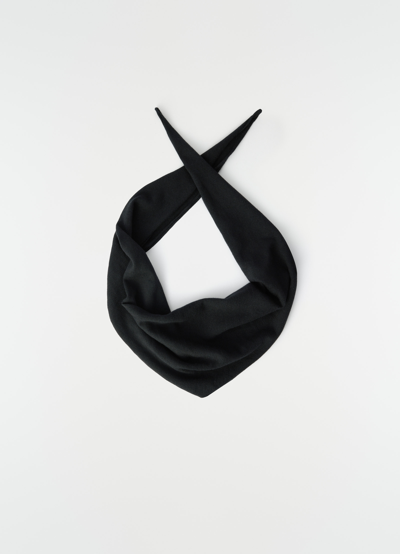 Triangular scarf in fine merino wool