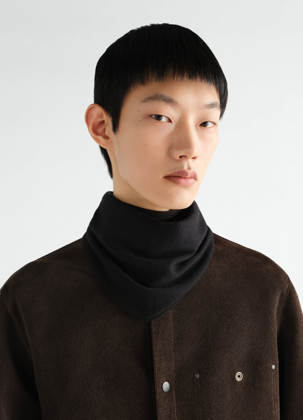 TRIANGULAR SCARF IN FINE MERINO WOOL