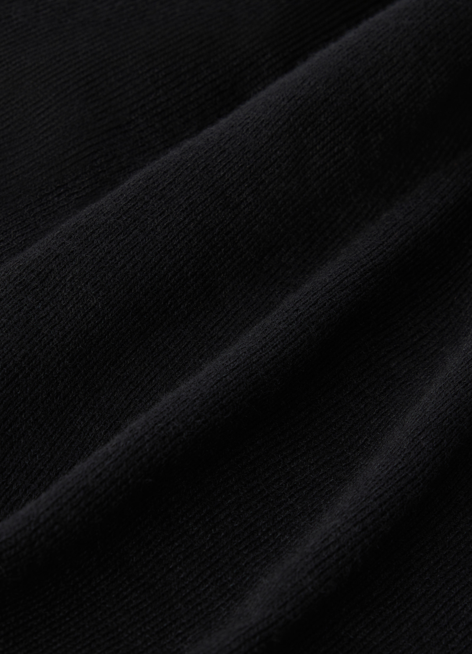 Triangular scarf in fine merino wool