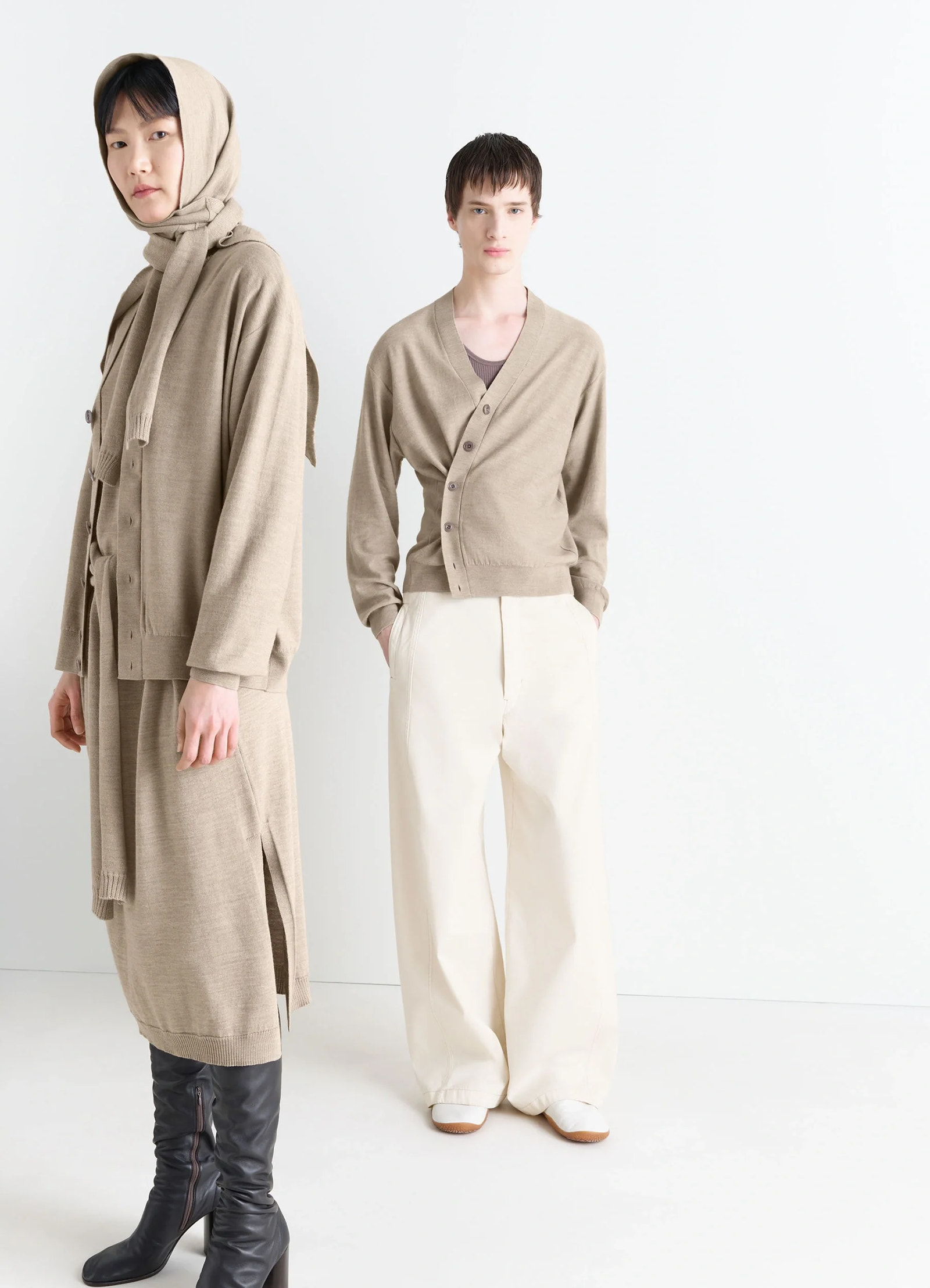 RELAXED TWISTED CARDIGAN IN MERINO BLEND - Light Taupe - Merino RELAXED TWISTED CARDIGAN IN MERINO BLEND - Light Taupe - Merino