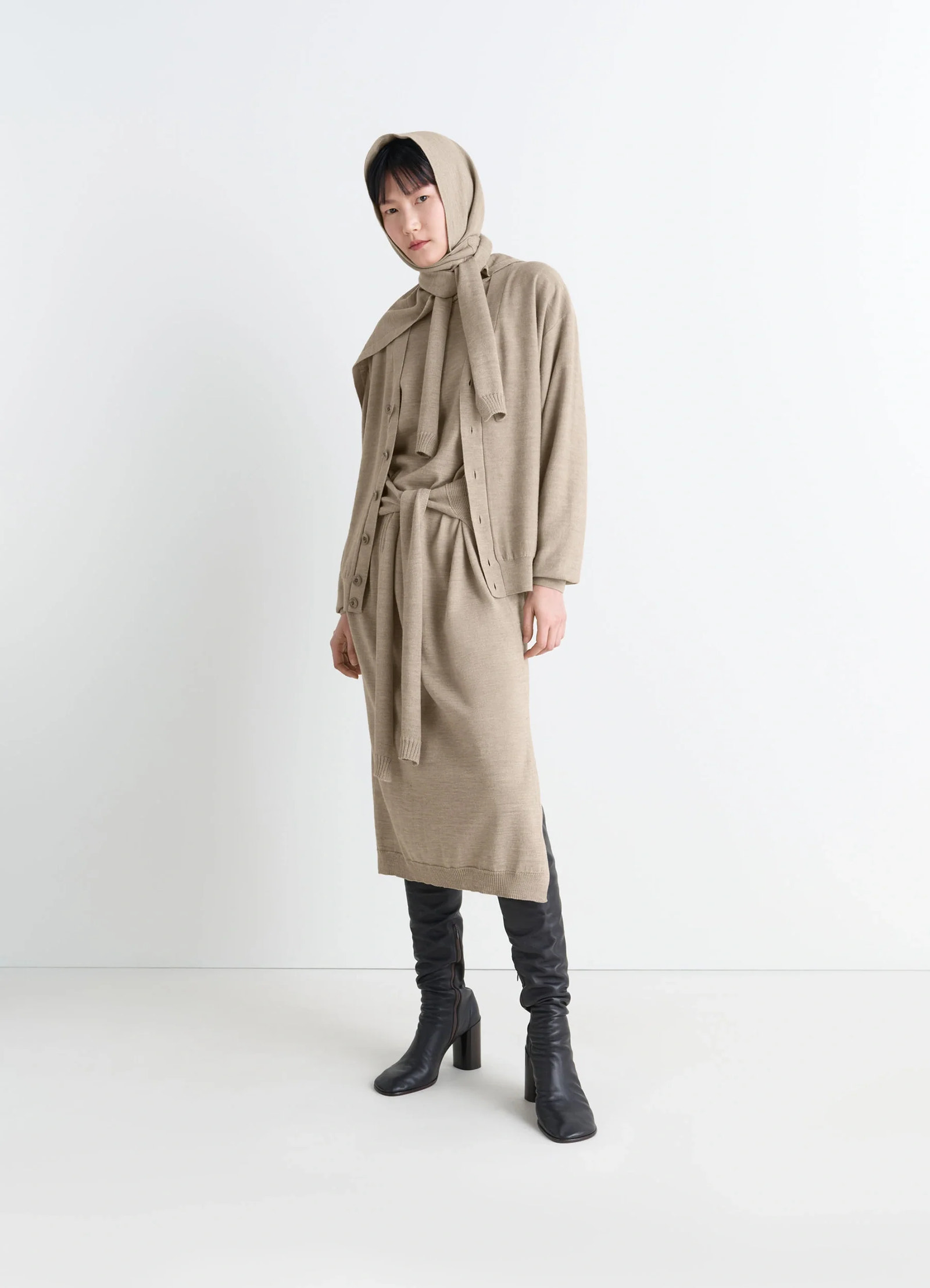 RELAXED TWISTED CARDIGAN IN MERINO BLEND - Light Taupe - Merino RELAXED TWISTED CARDIGAN IN MERINO BLEND - Light Taupe - Merino