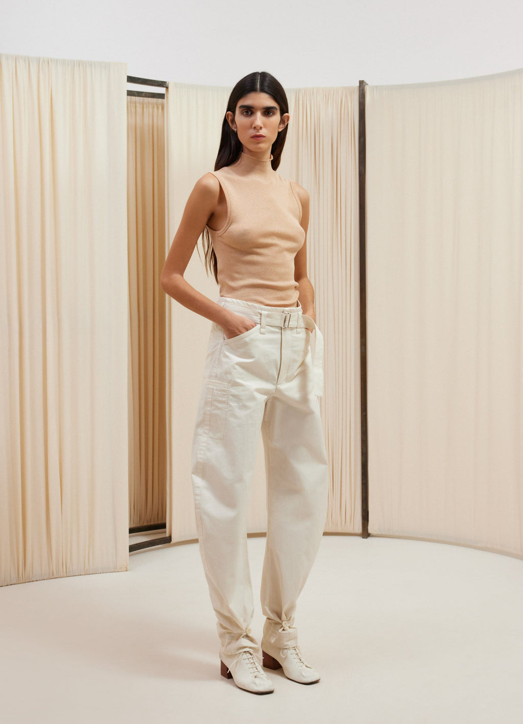 NAHTLOSES ÄRMELLOSES HIGH-NECK-TOP