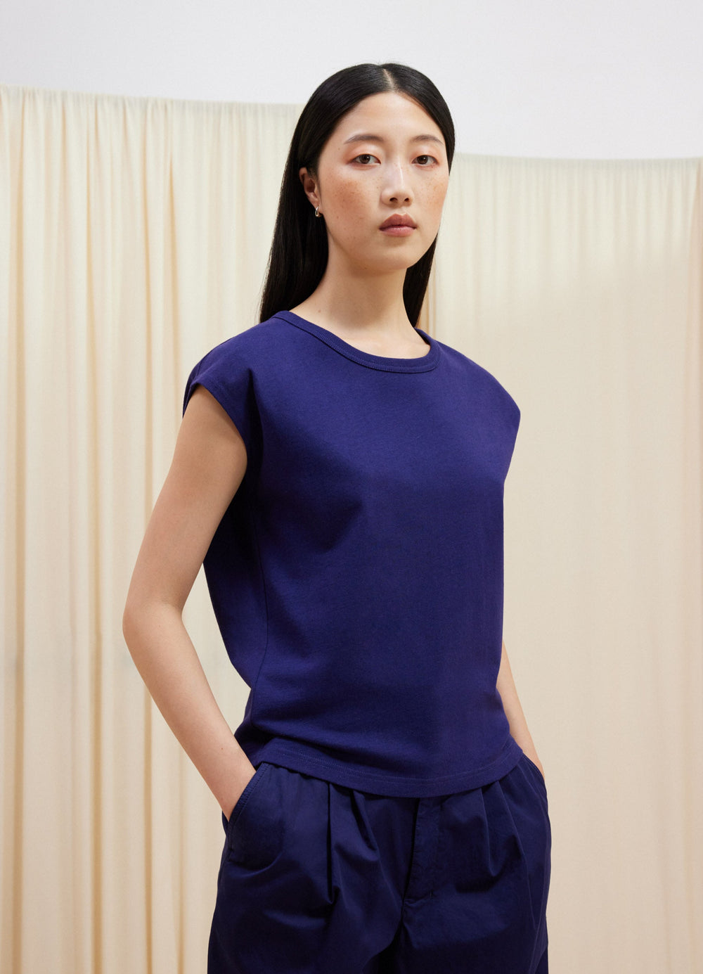 Lemaire Cap Sleeve T-Shirt in Navy Cotton Linen Blend, model shot, Front side view Relaxed fit, cap sleeves