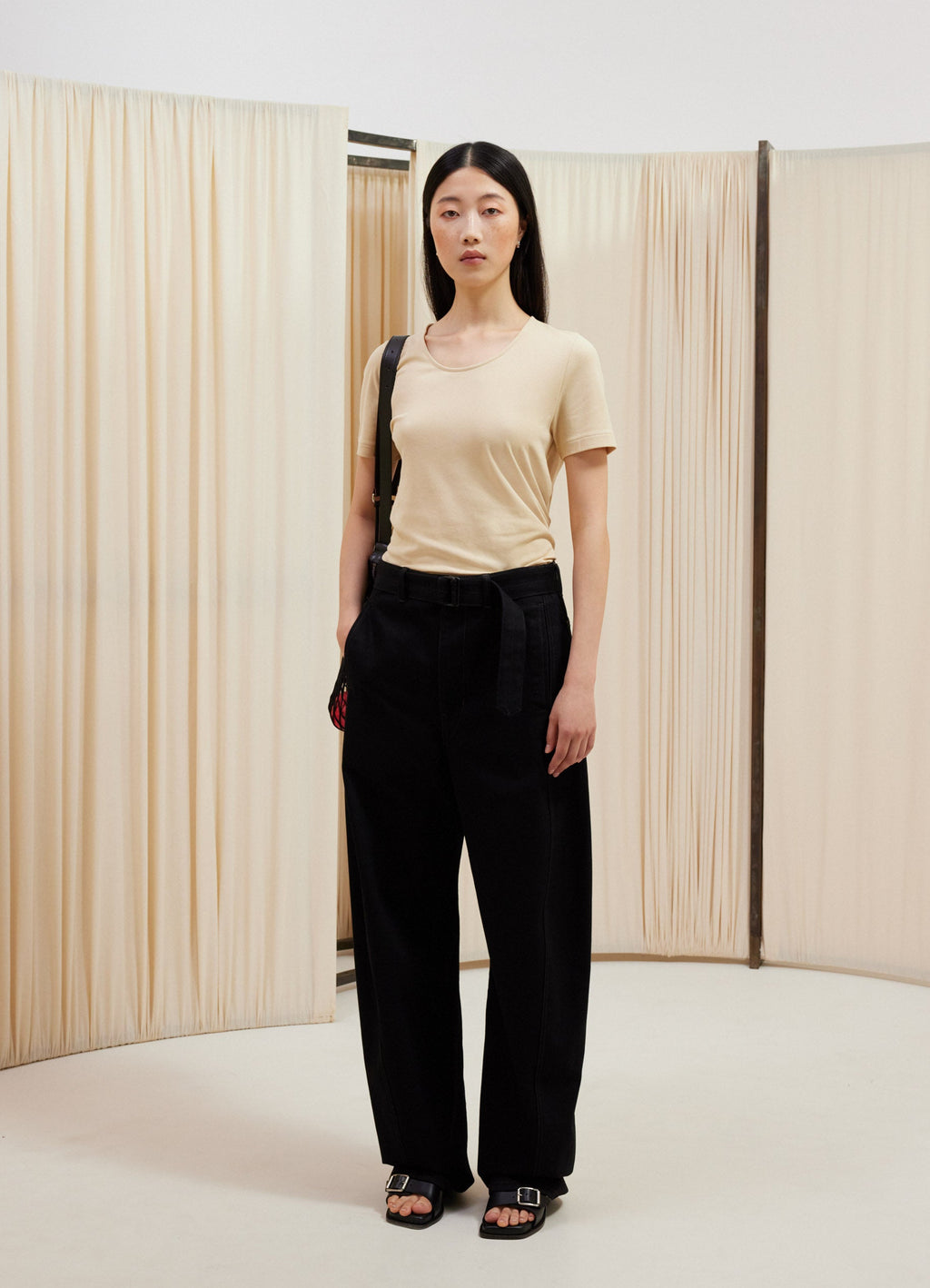 ツイストTシャツ