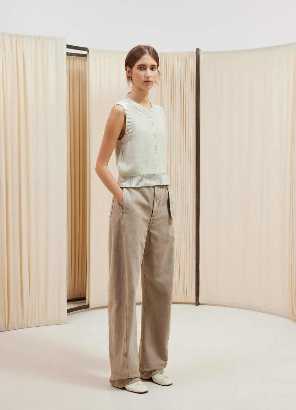 Ärmelloser, kurzer Pullover