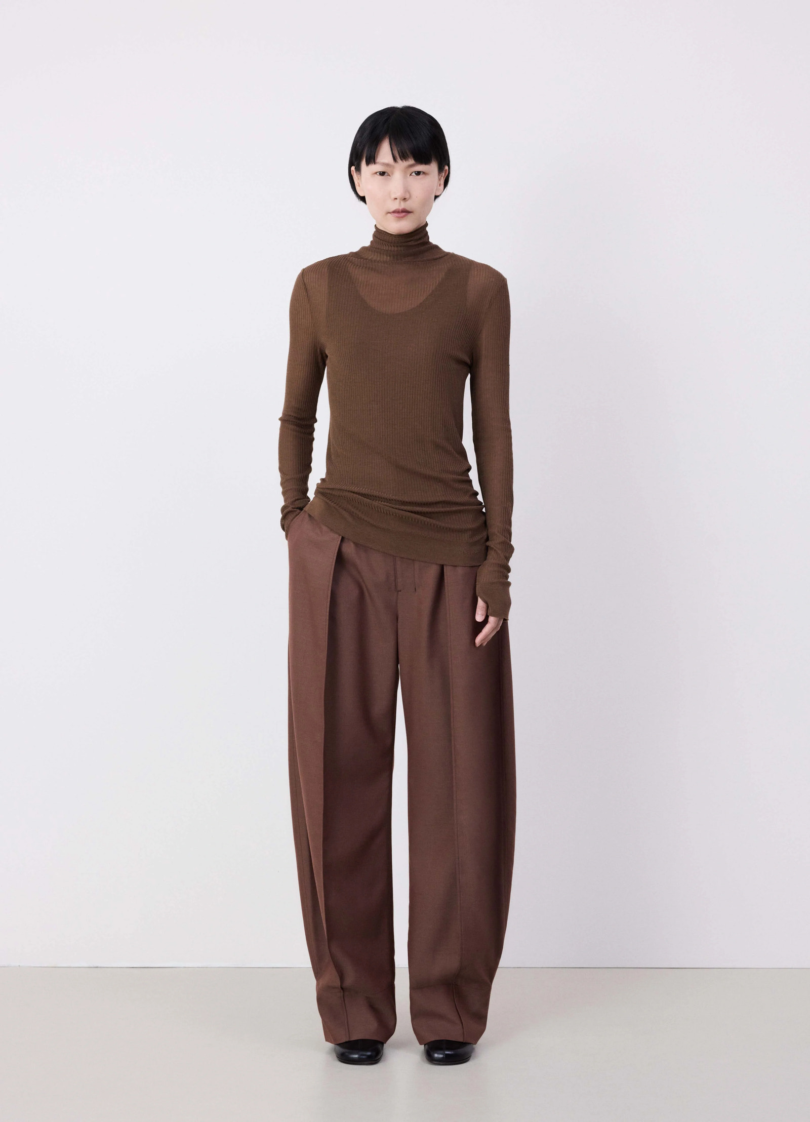 Emo seamless high neck top in viscose silk brown, model shot, front view fitted cut