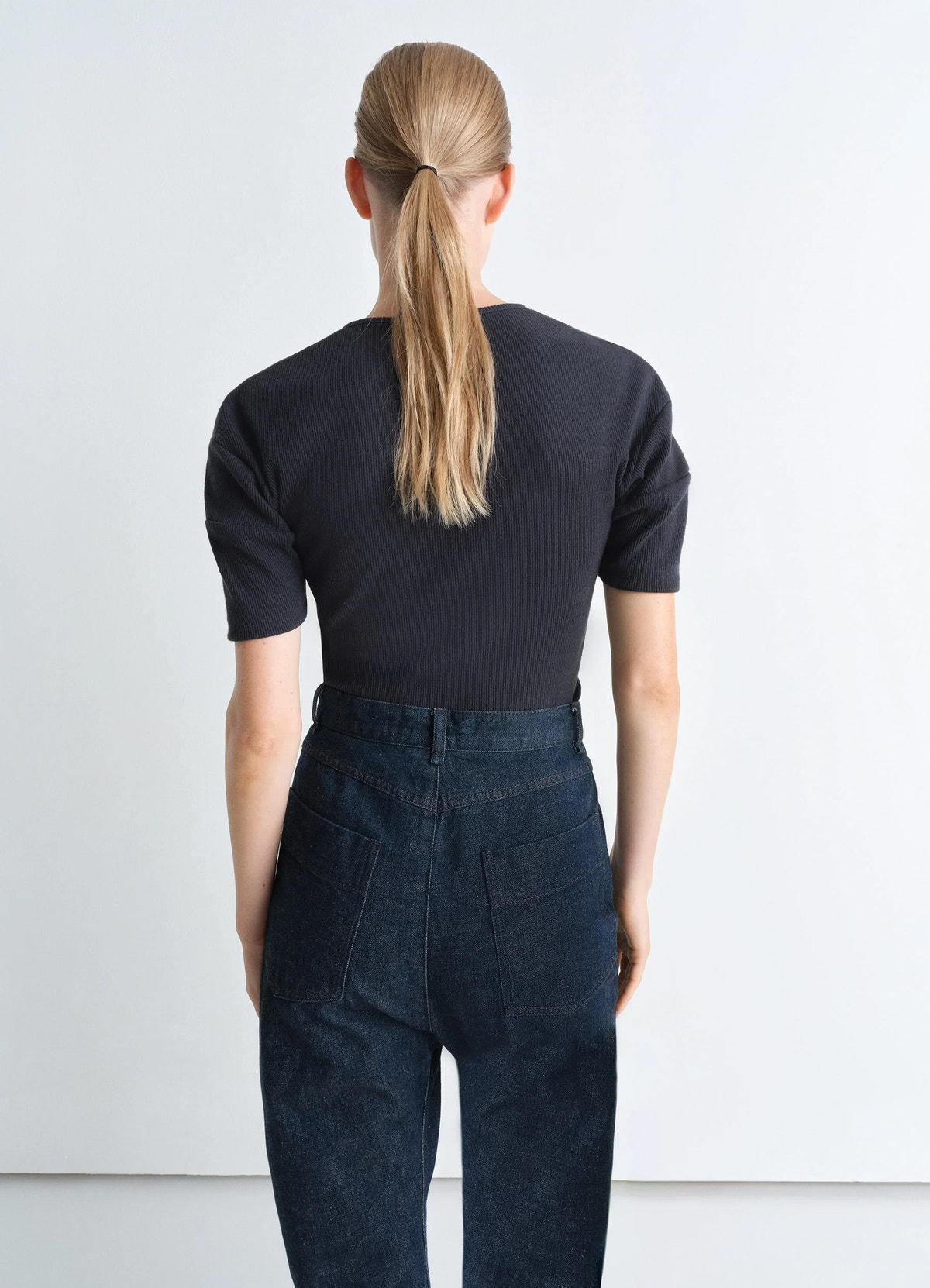 Fitted henley in cotton linen rib jersey, model shot, back view ribbed texture short sleeve