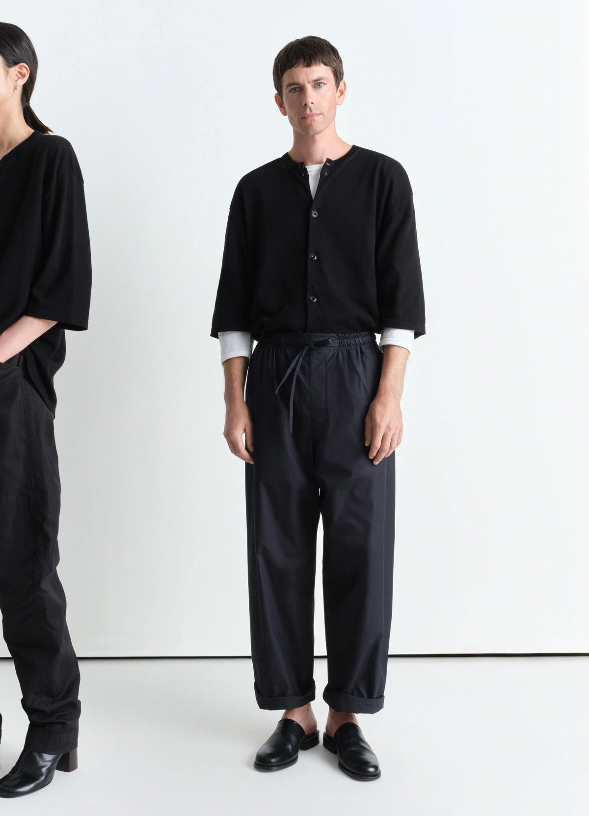 Lemaire Short Sleeve Overshirt in Black Cotton Crepe, model shot, Front view Relaxed fit ample sleeves