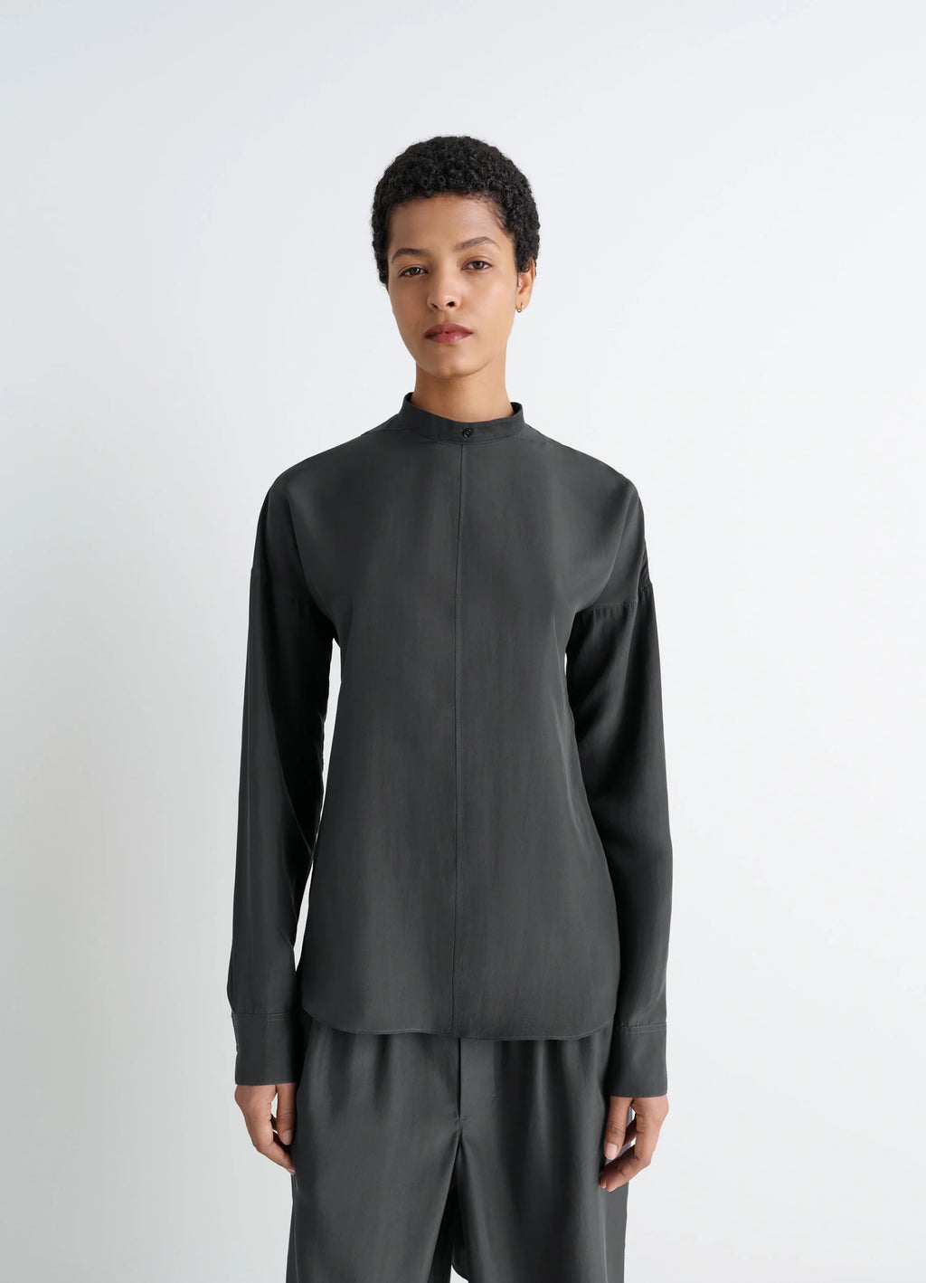 Light Plastron Top in Black Silk Pongee, model shot, Front view Buttoned back, fluid