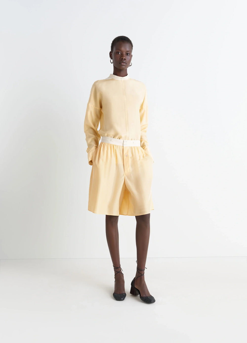 Light Plastron Top in Silk Pongee, model shot, porte side view soft draped fit