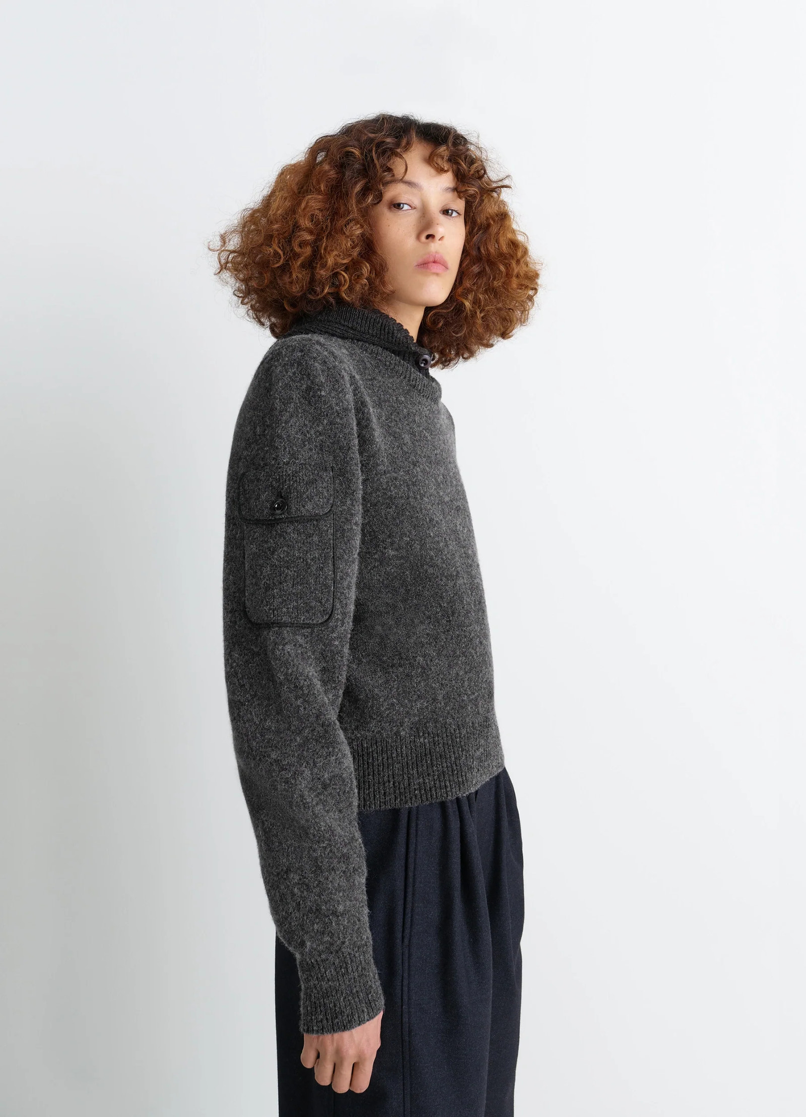 Sweater with pockets in shetland wool grey, model shot, side view ribbed cuffs and hem