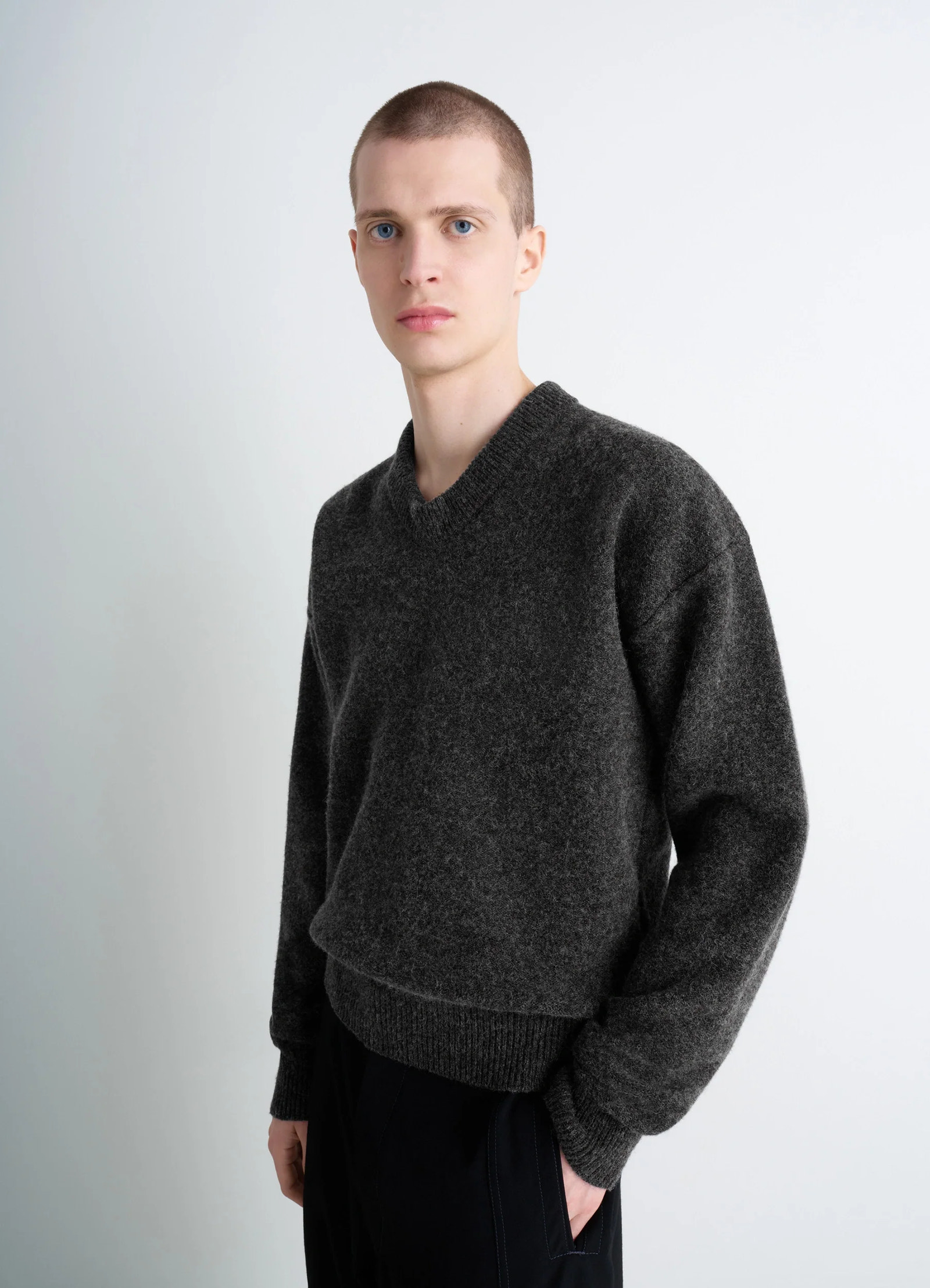 Crafted boxy sweater in shetland wool, model shot, front side view boxy v neck