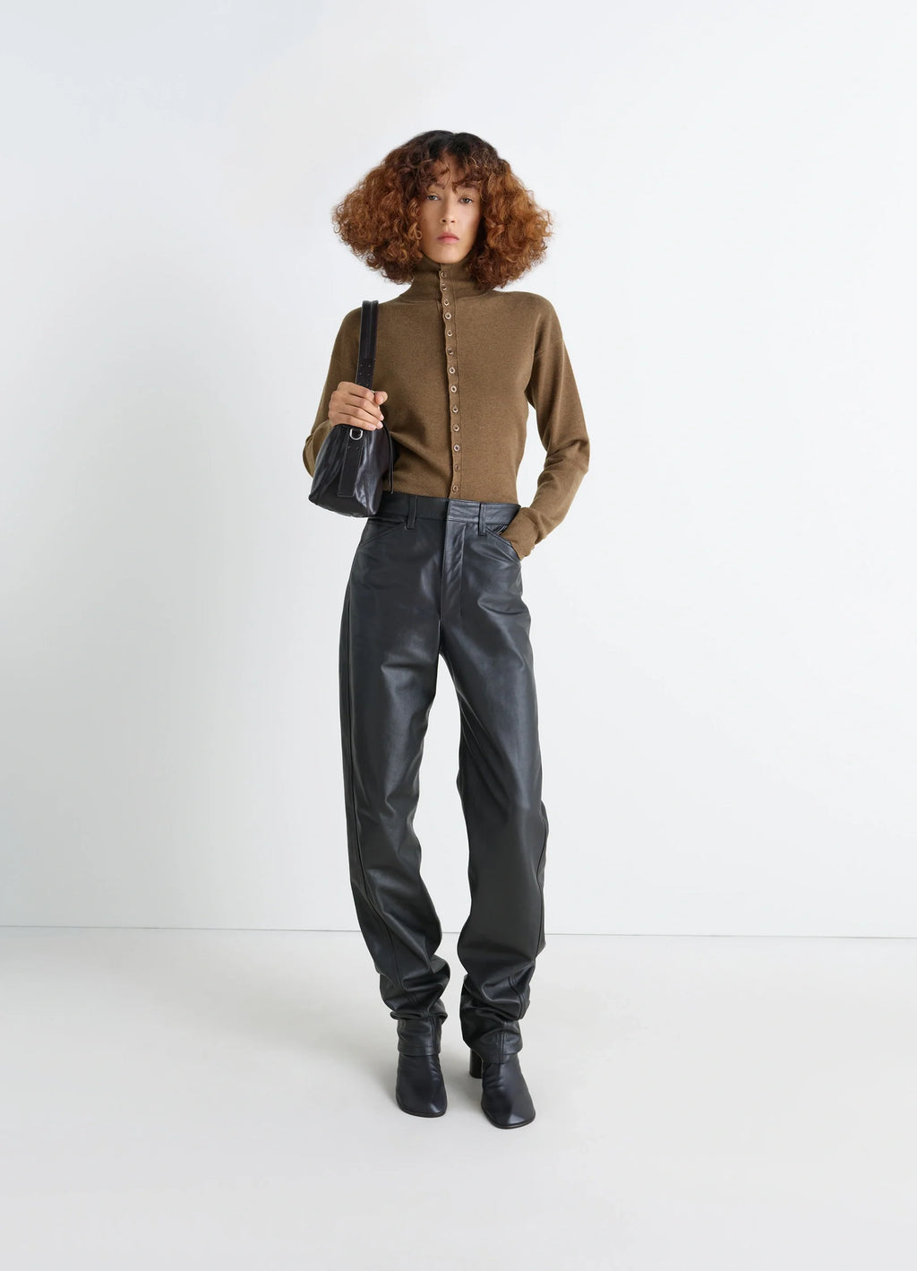 ボタンフィットカーディガン