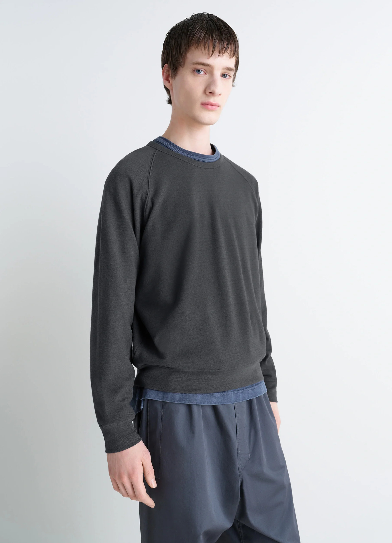 Crew neck sweatshirt in cotton and wool blend, model shot, front side view raglan sleeves