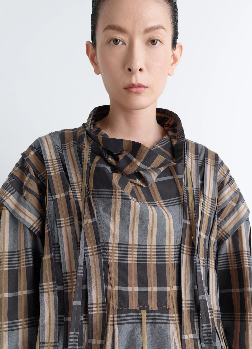 Vareuse Top with Straps in Satin-finish cotton, model shot, close-up view draped neckline