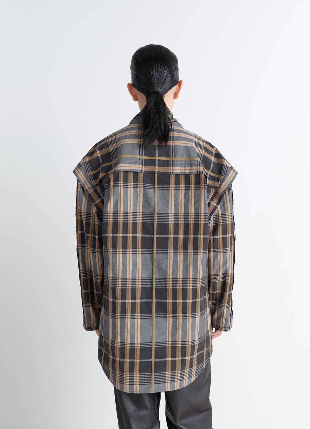 Vareuse Top with Straps in Satin-finish cotton, model shot, back view drop shoulder design