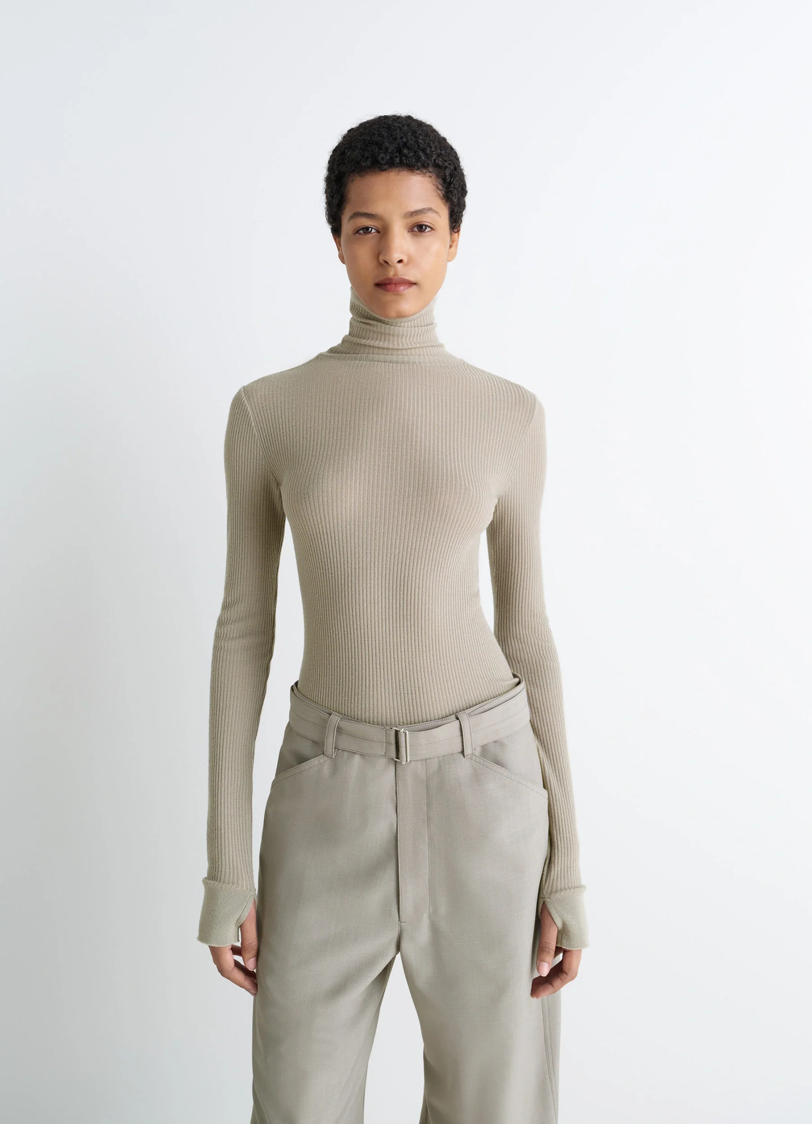 Lemaire seamless short sleeves high in heather ribbed merino wool, model shot, front view fitted cut, high neck