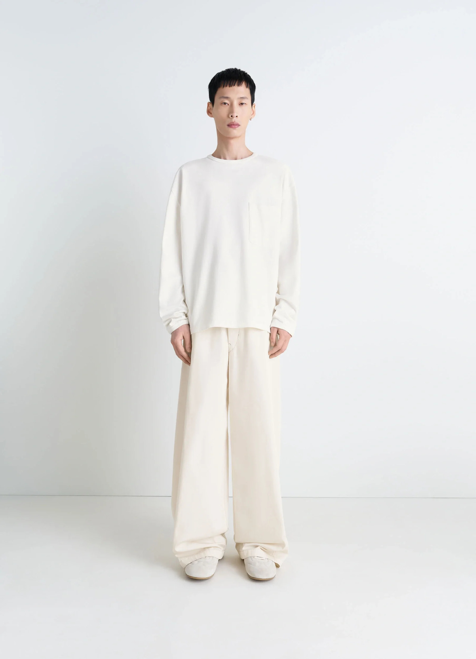 Lemaire long sleeve t-shirt in cotton jersey soft patina, model shot, full body view straight hemline visible