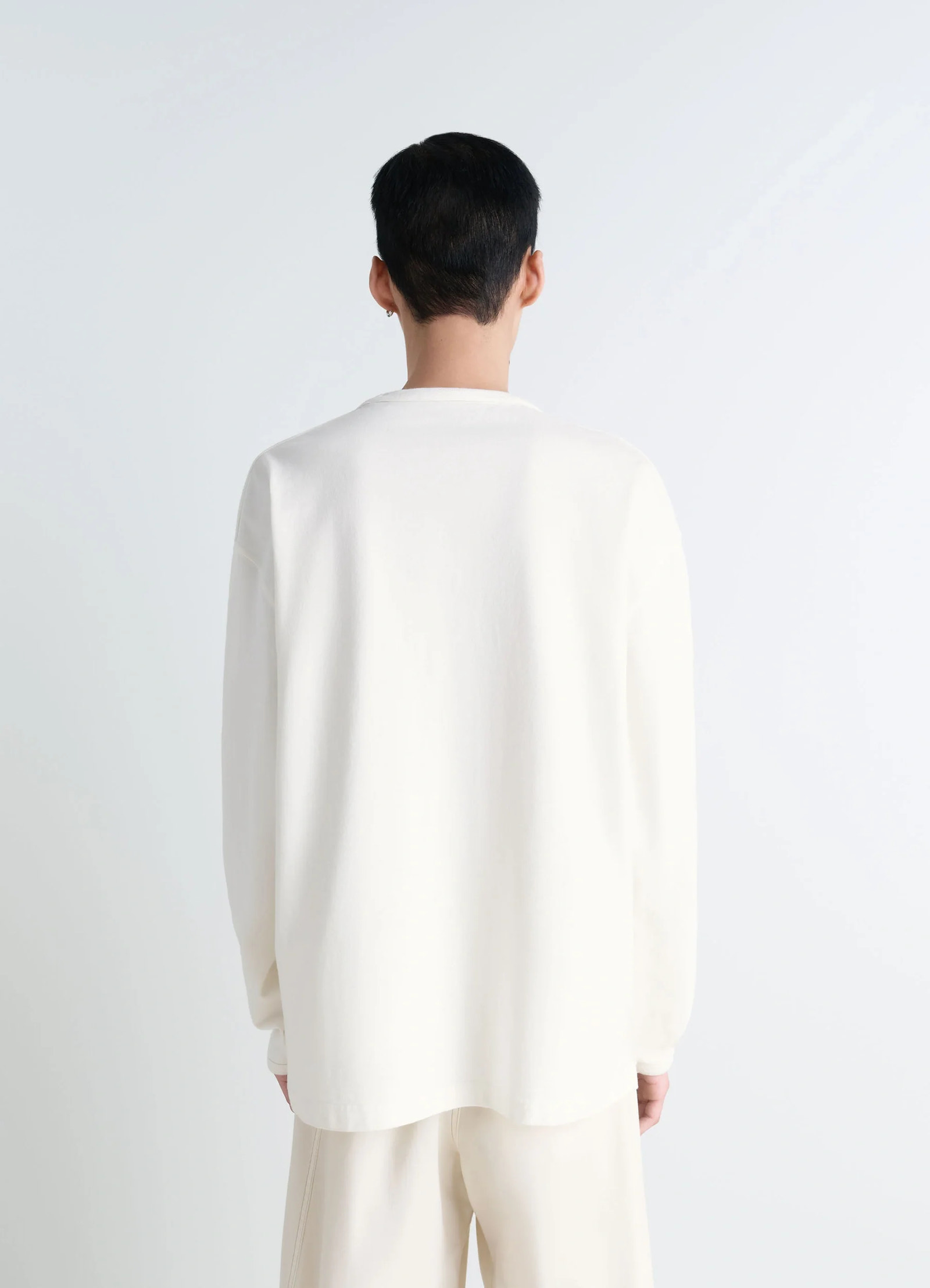 Lemaire long sleeve t-shirt in cotton jersey soft patina, model shot, back view draped fall