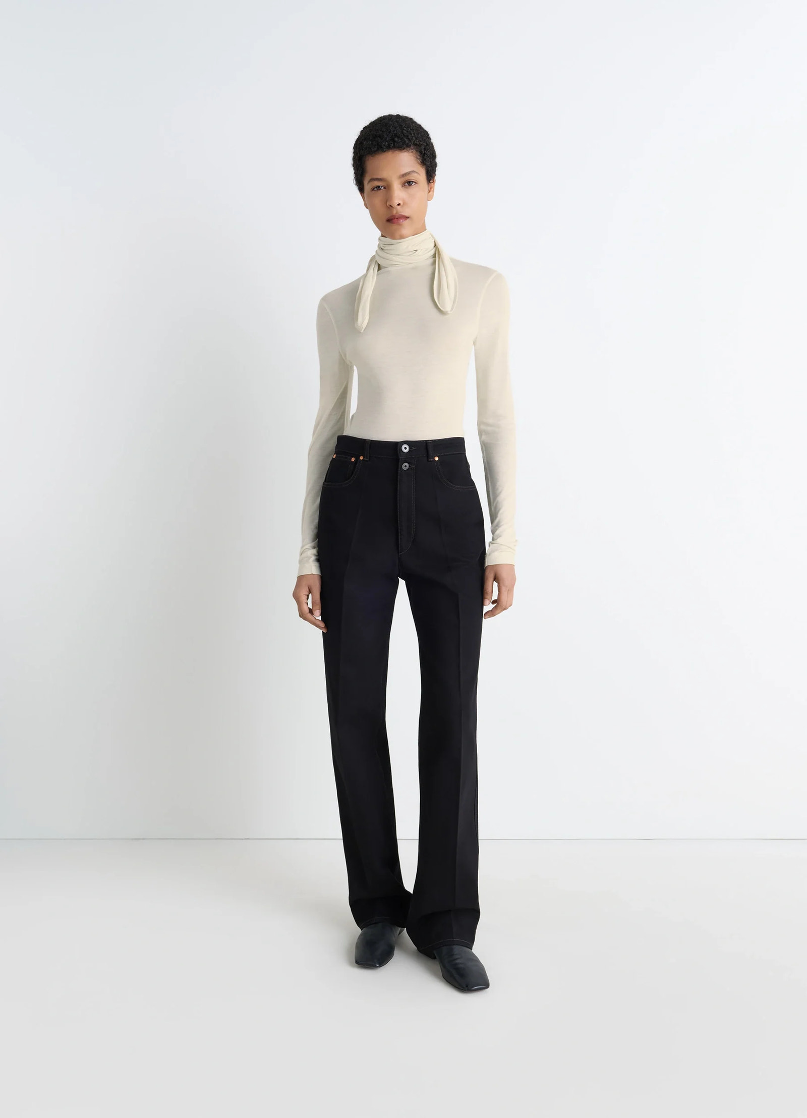 Foulard top with patchs in lightweight viscose and silk, model shot, three-quarter view scarf detail loose styling