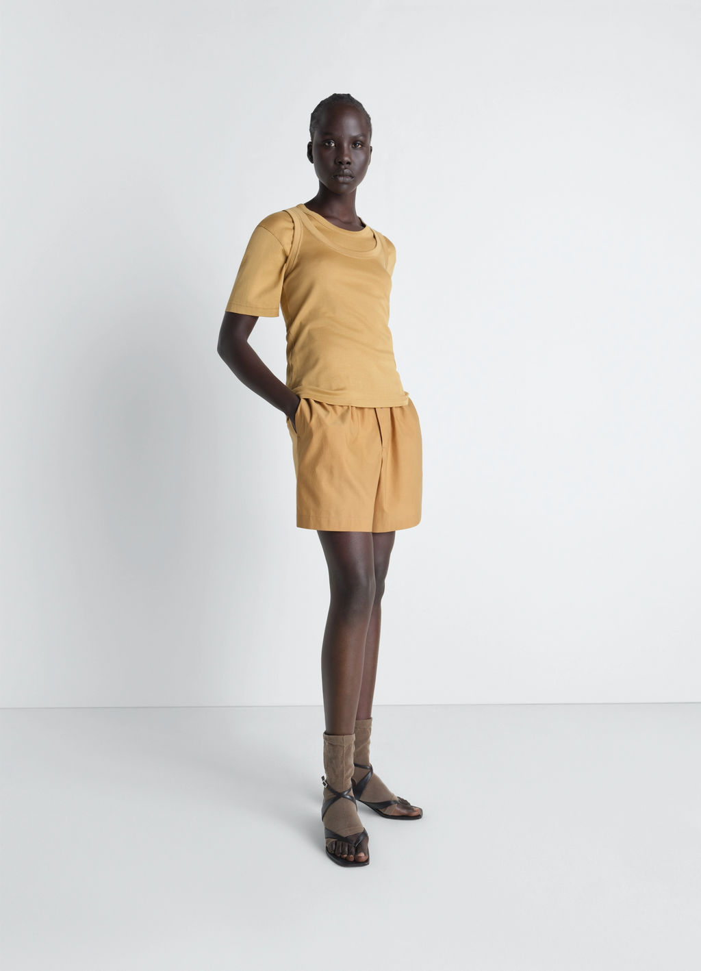 저지 소재의 골지 탱크탑