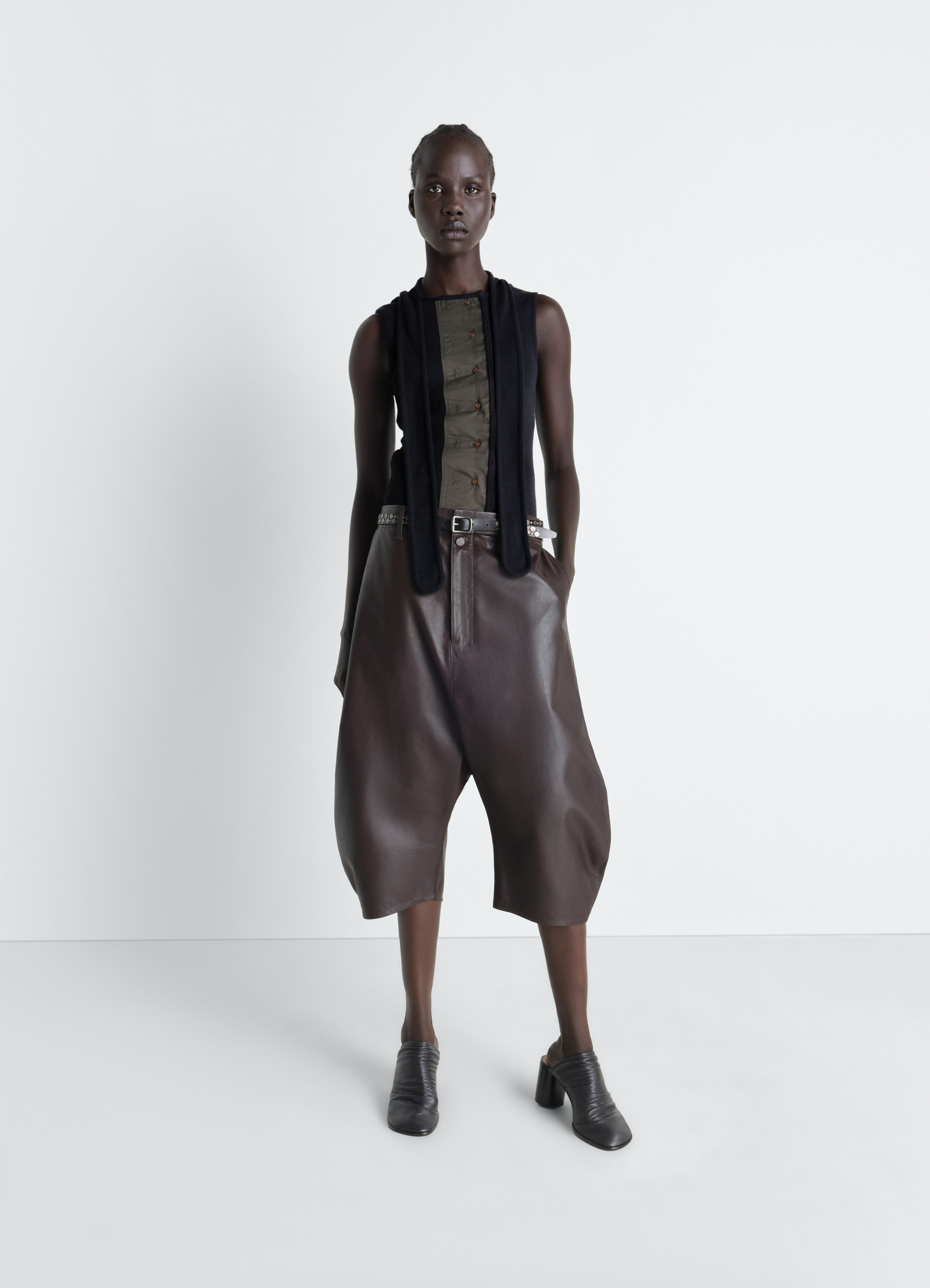 Asymmetrical fitted top in cotton lined rib jersey, model shot, side view fitted cut, scarf detail