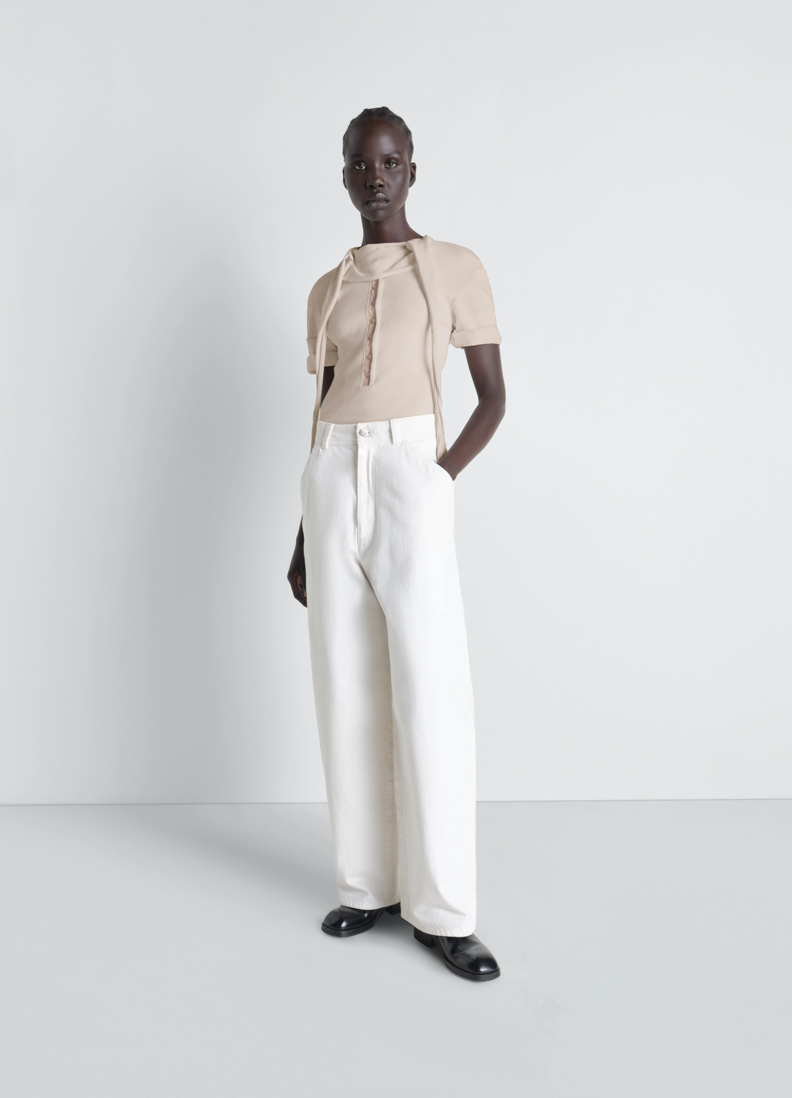 Fitted henley in jersey in cotton linen rib jersey, model shot, front view dropped shoulder, fitted