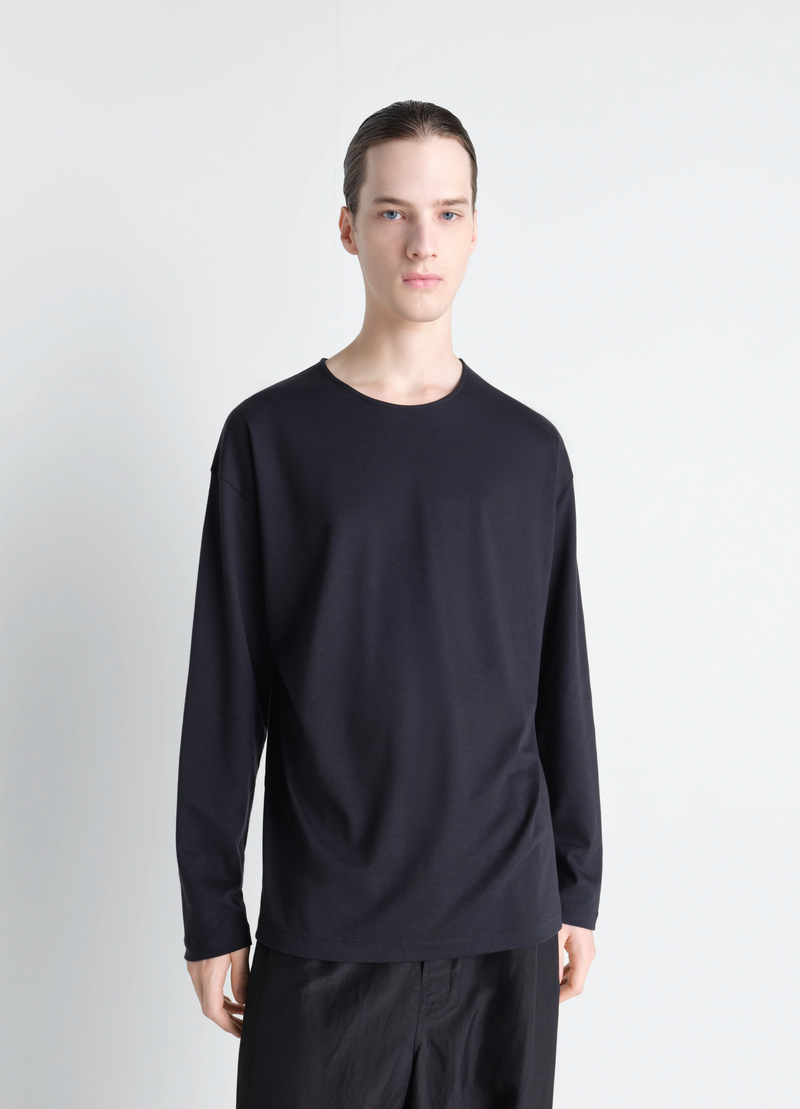Lemaire ls t-shirt in cotton silk, model shot, front view long sleeve, relaxed fit